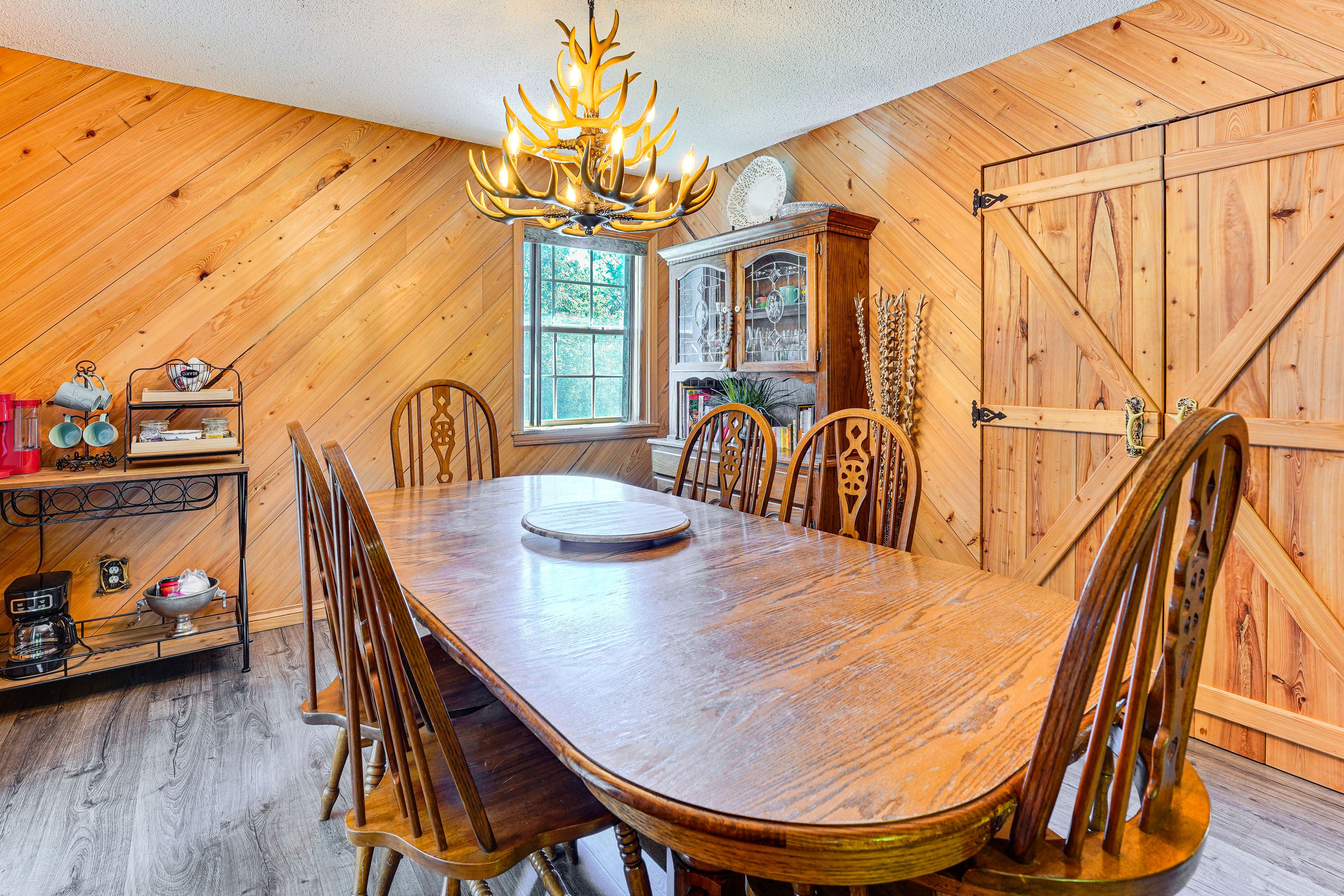 Formal Dining Room | Dishware/Flatware