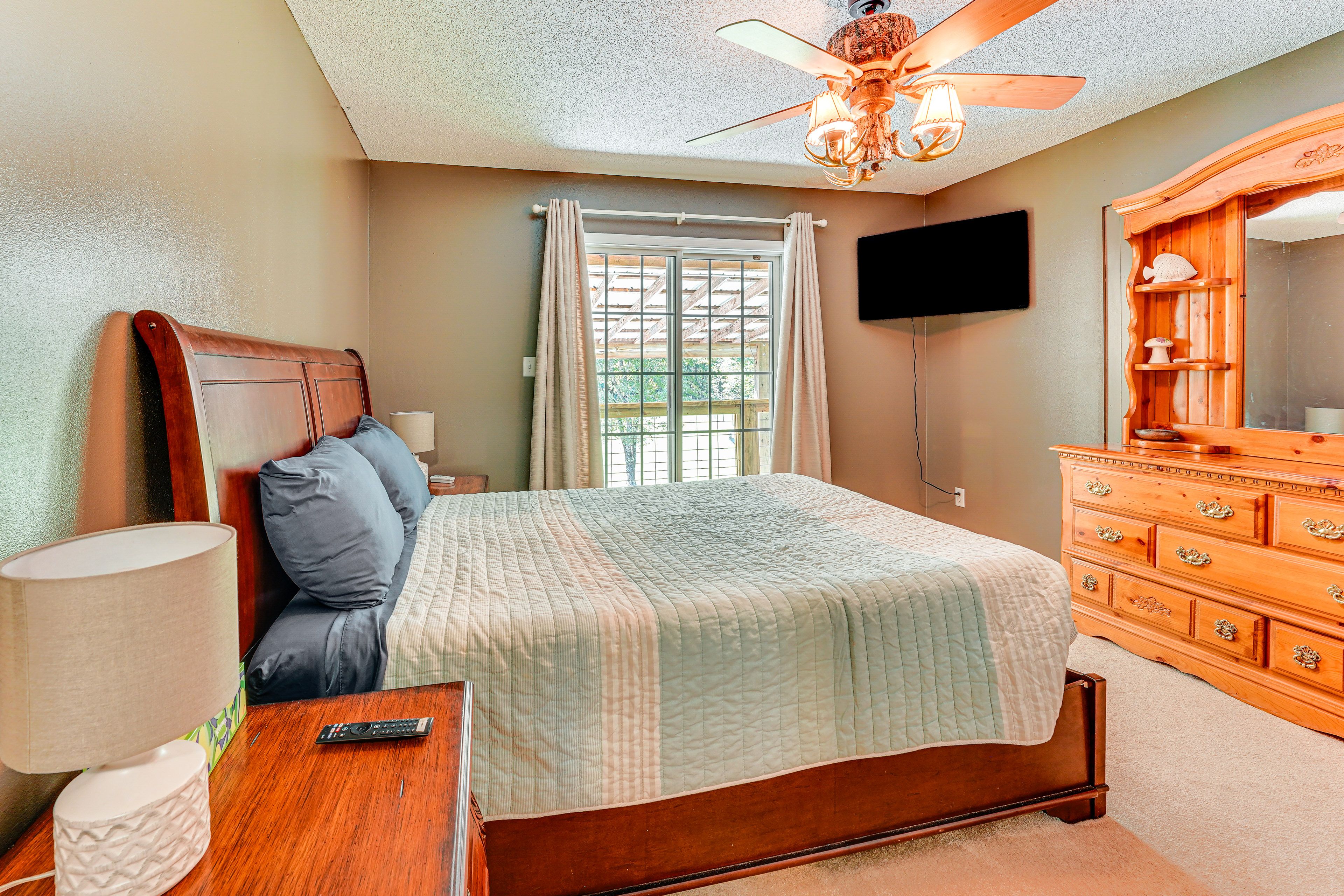 Bedroom 2 | Queen Bed