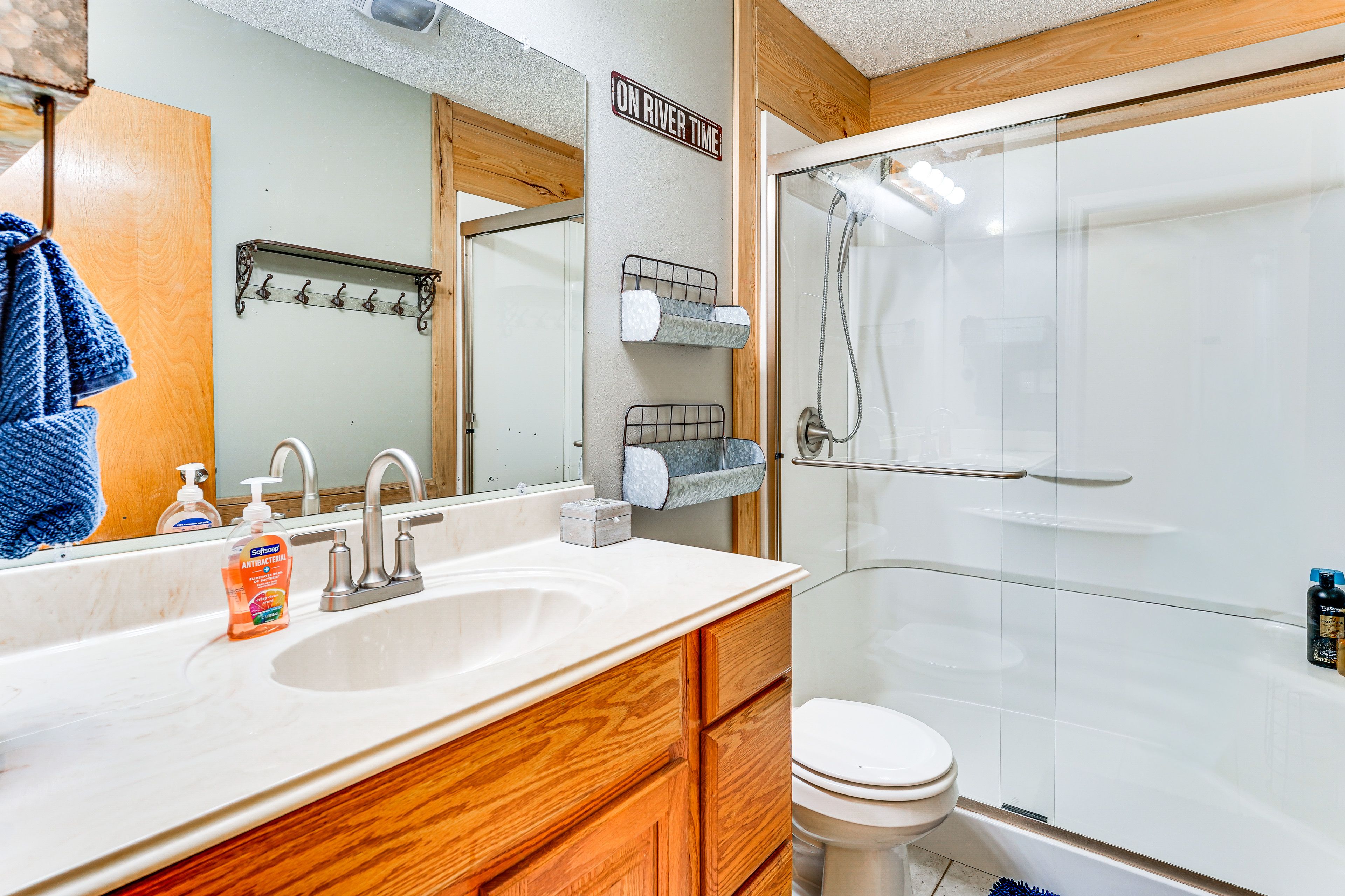 Full Bathroom | Complimentary Toiletries