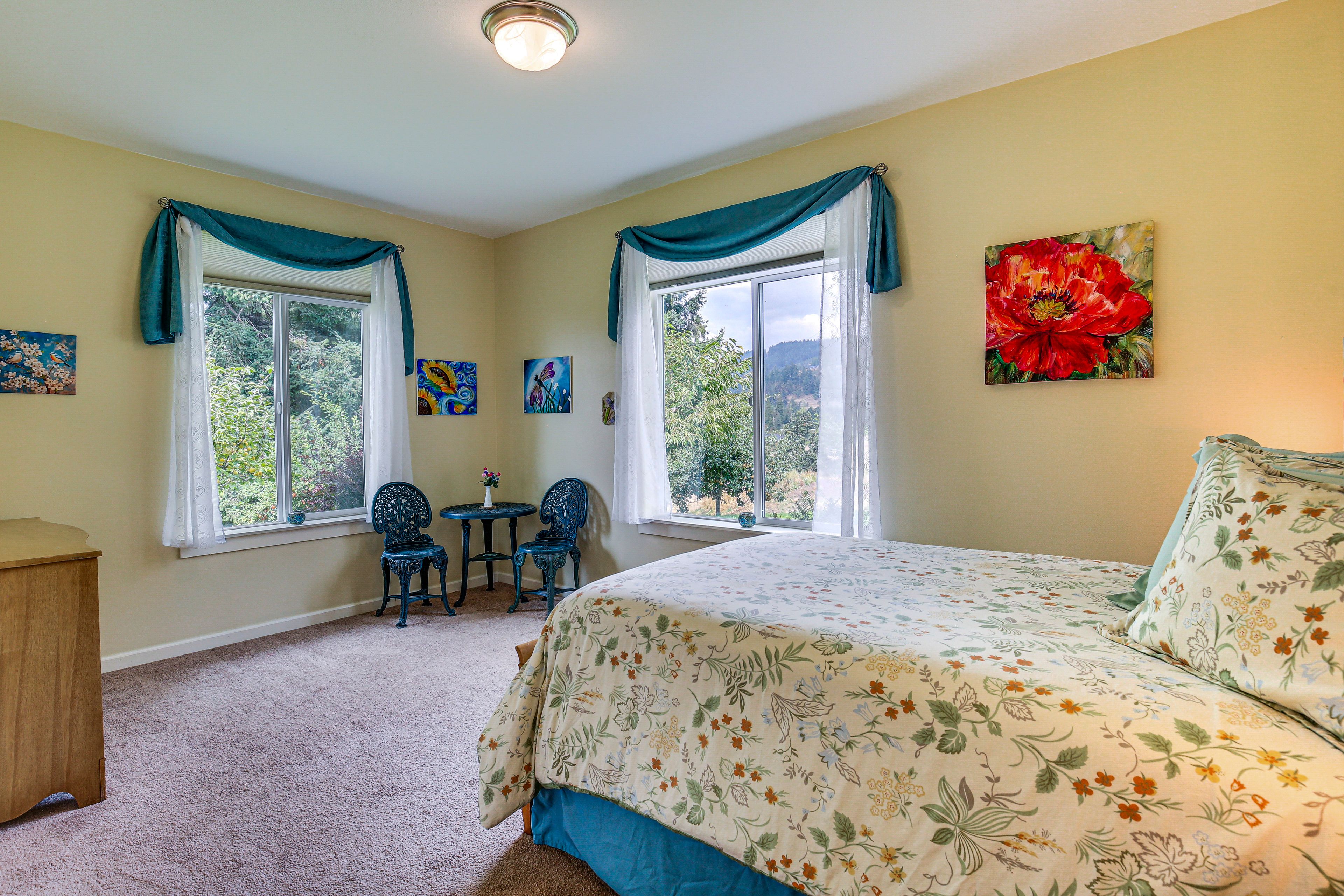Bedroom 2 | Queen Bed