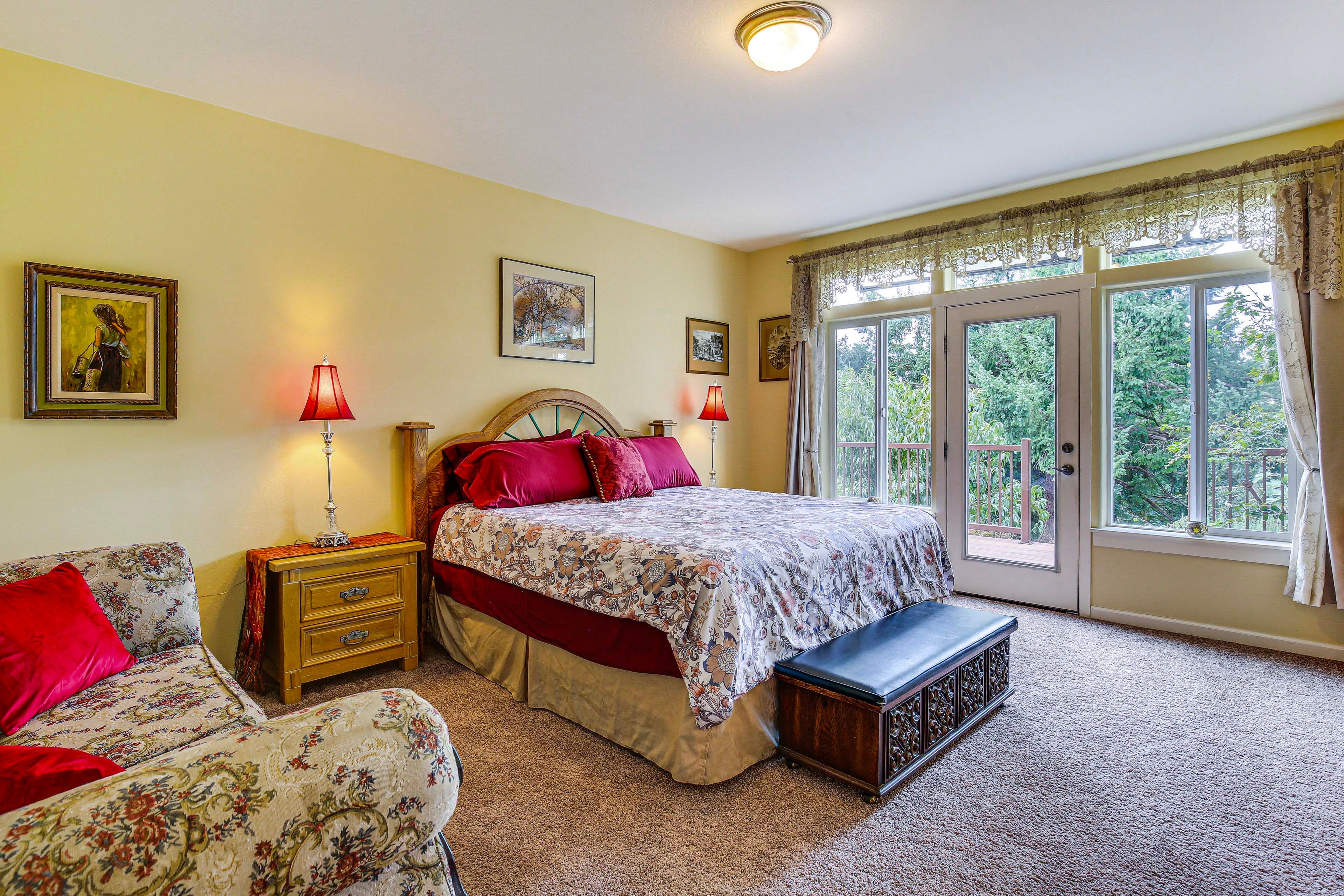 Bedroom 1 | King Bed | En-Suite Bathroom