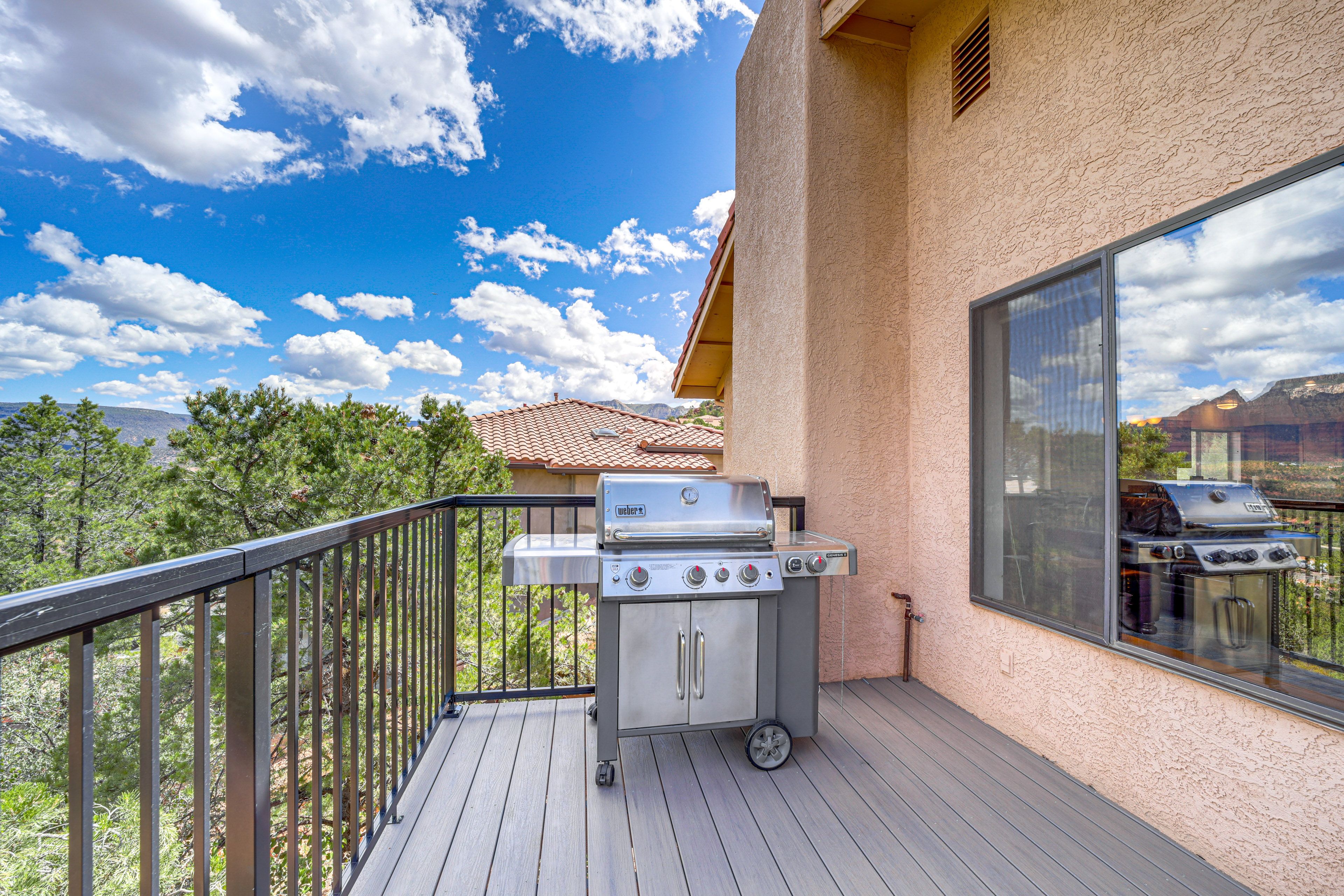 Deck | Dining Area | Gas Grill