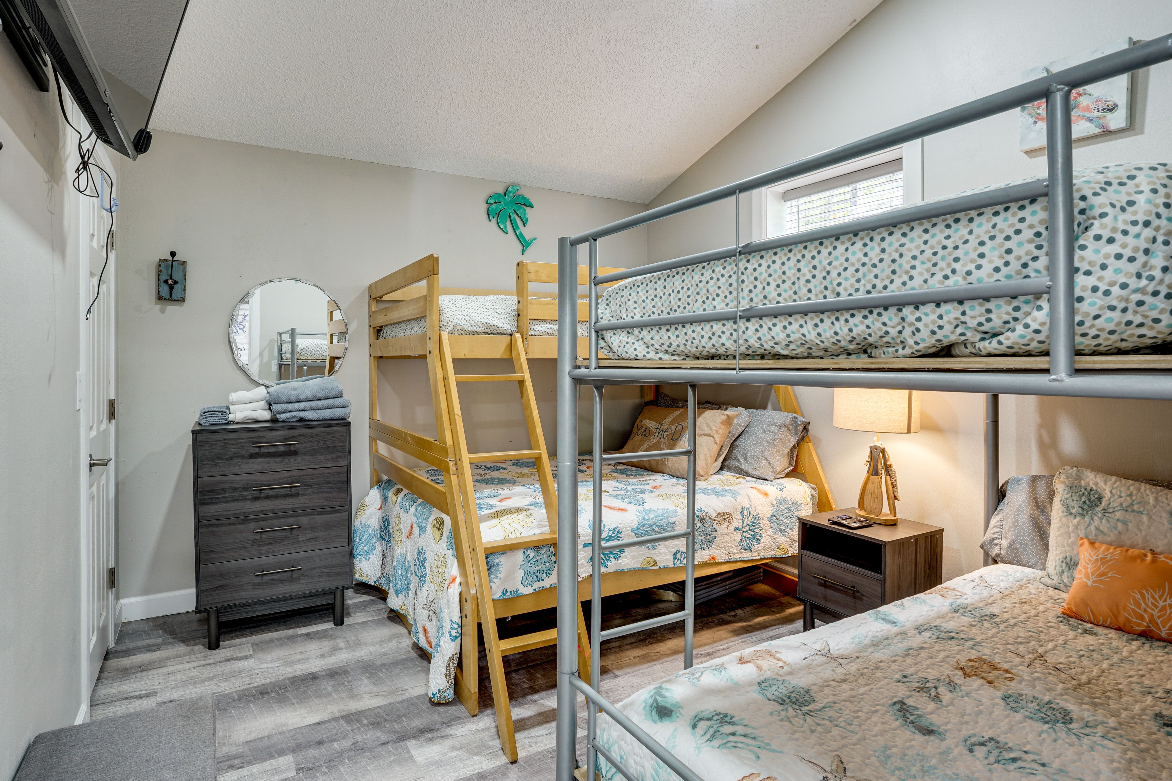 Bedroom 2 | Twin/Full Bunk Bed | Twin/Twin Bunk Bed | Smart TV