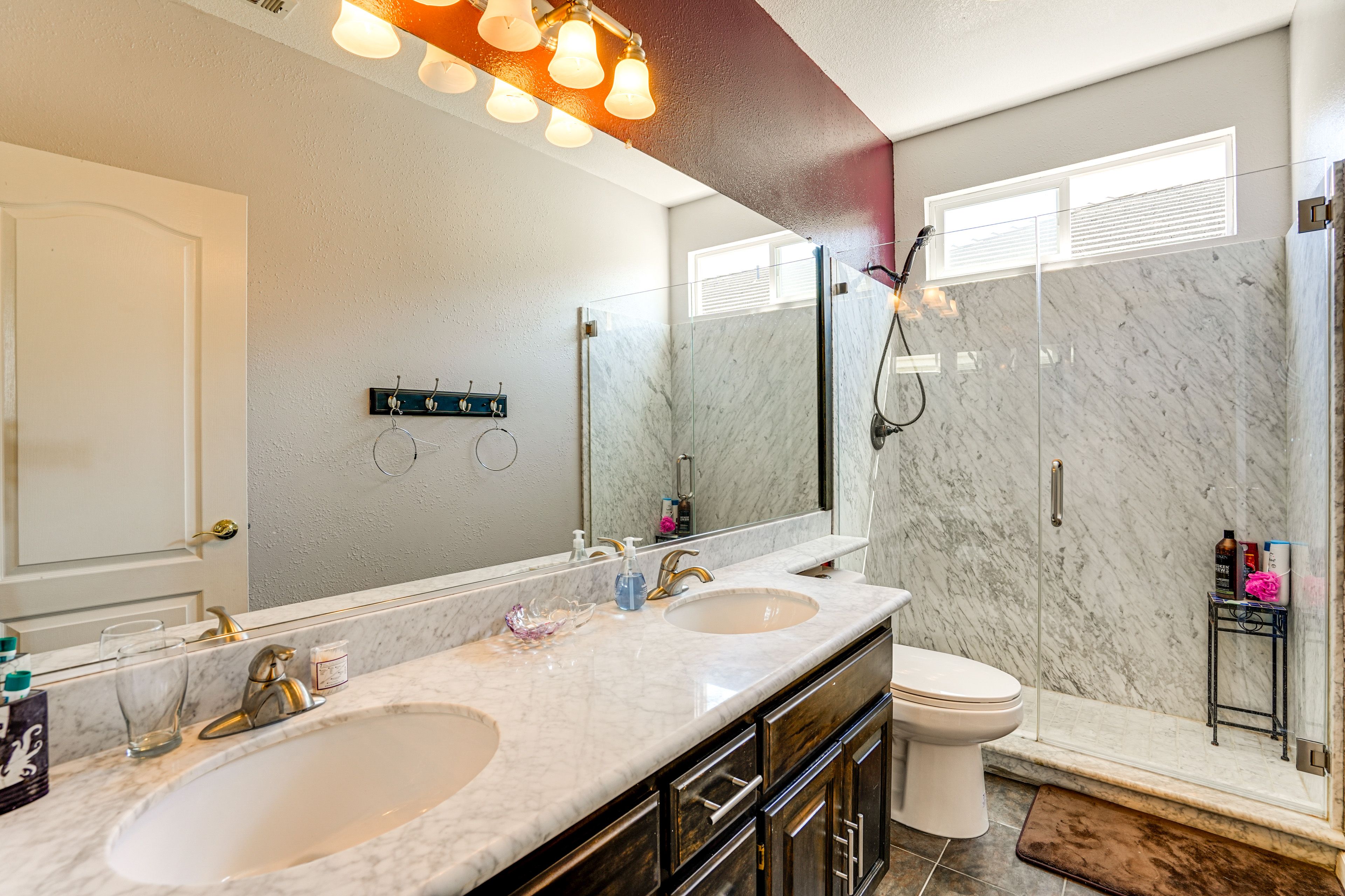 Full Bathroom | 2nd Floor