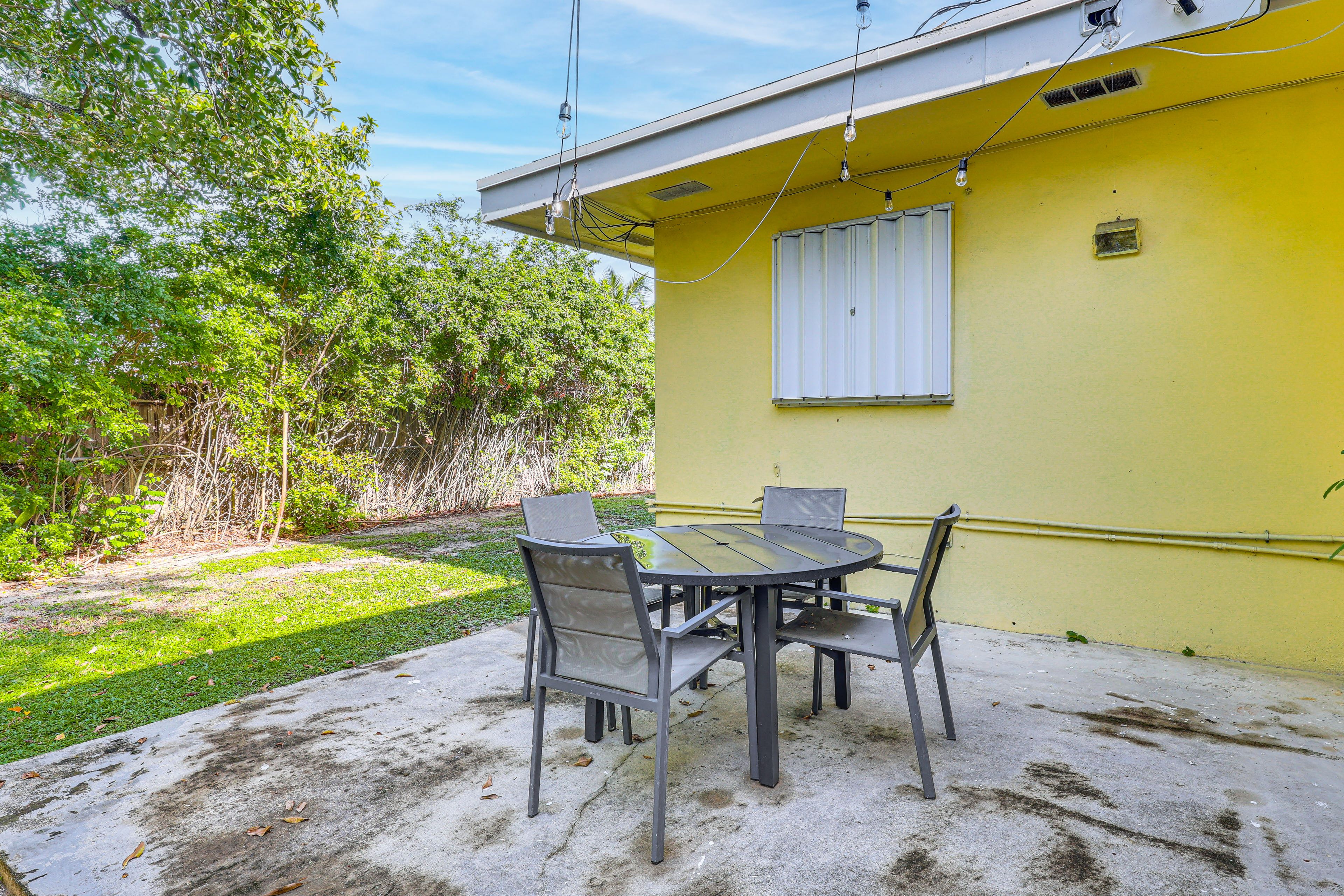 Private Yard | Furnished Patio