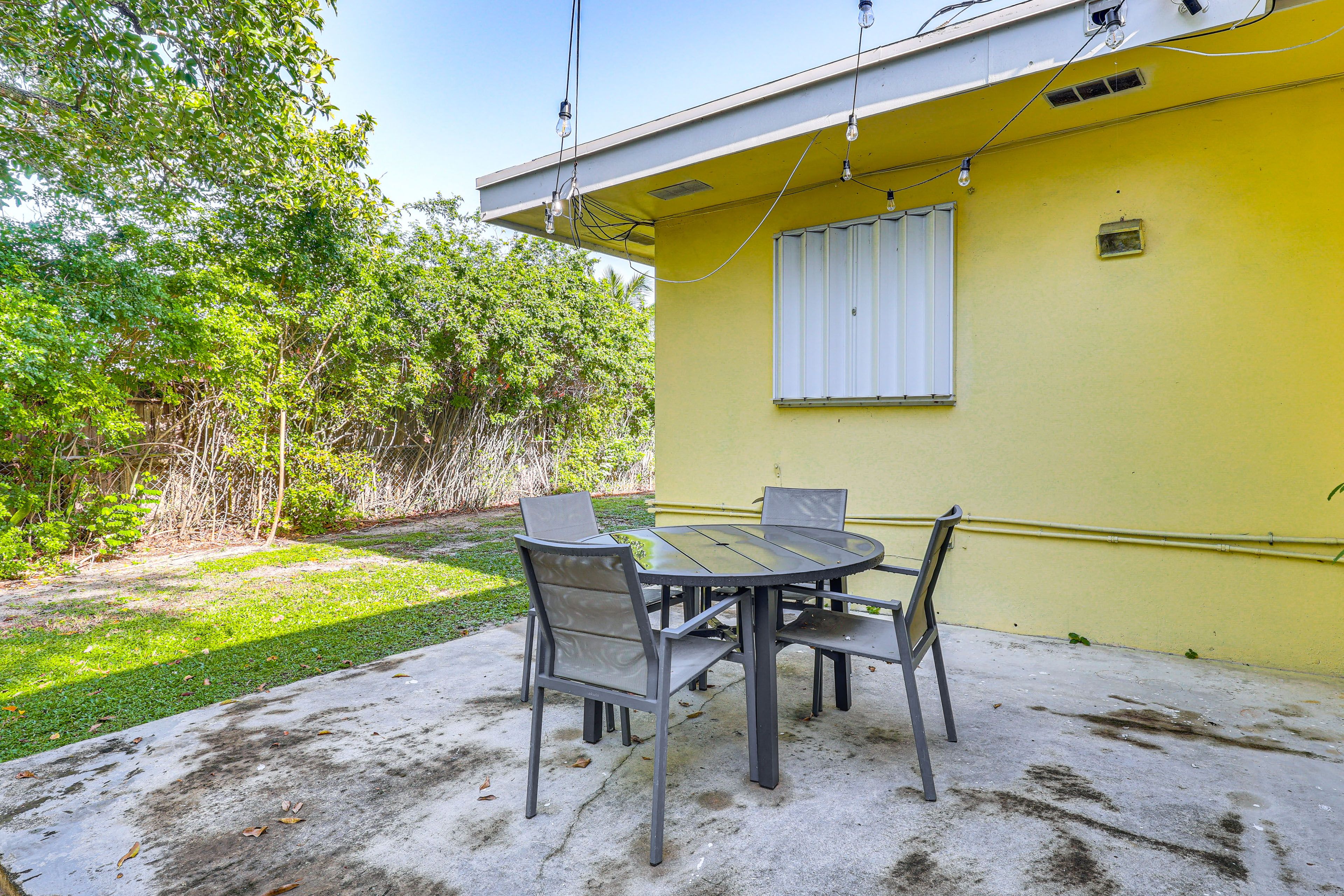 Private Yard | Furnished Patio