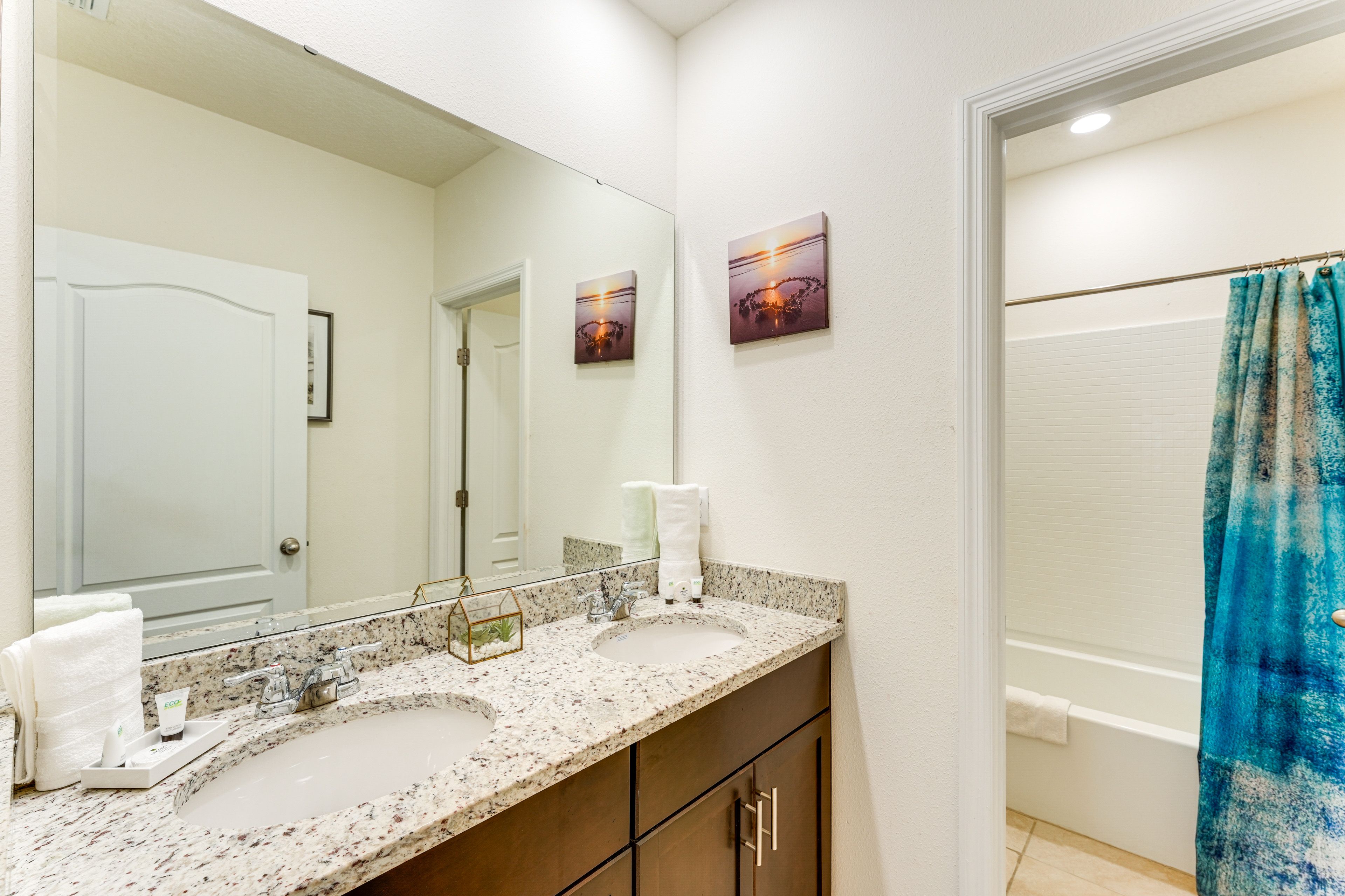 Full Bathroom | 2nd Floor