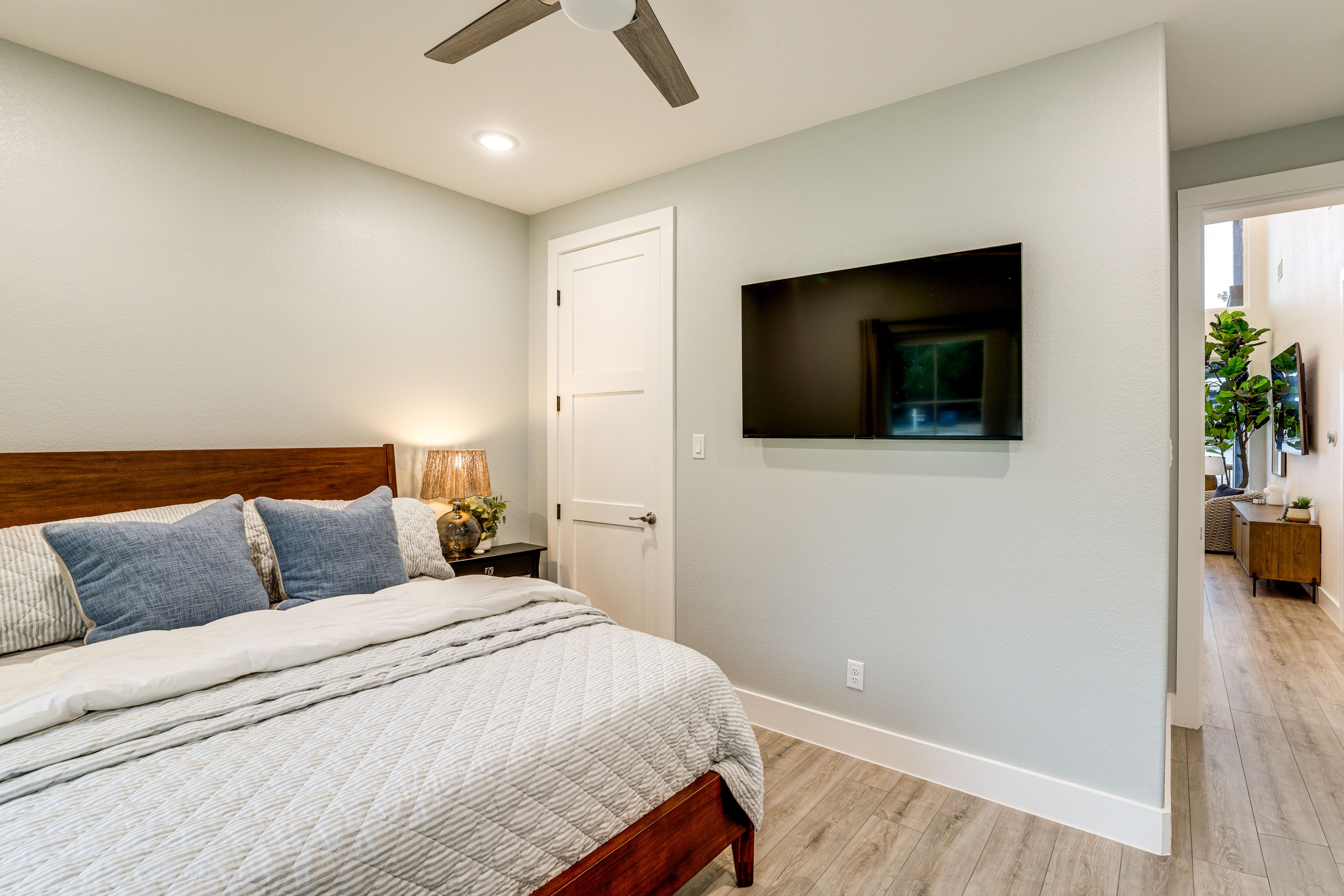 Bedroom 2 | 1st Floor | Queen Bed | Smart TV