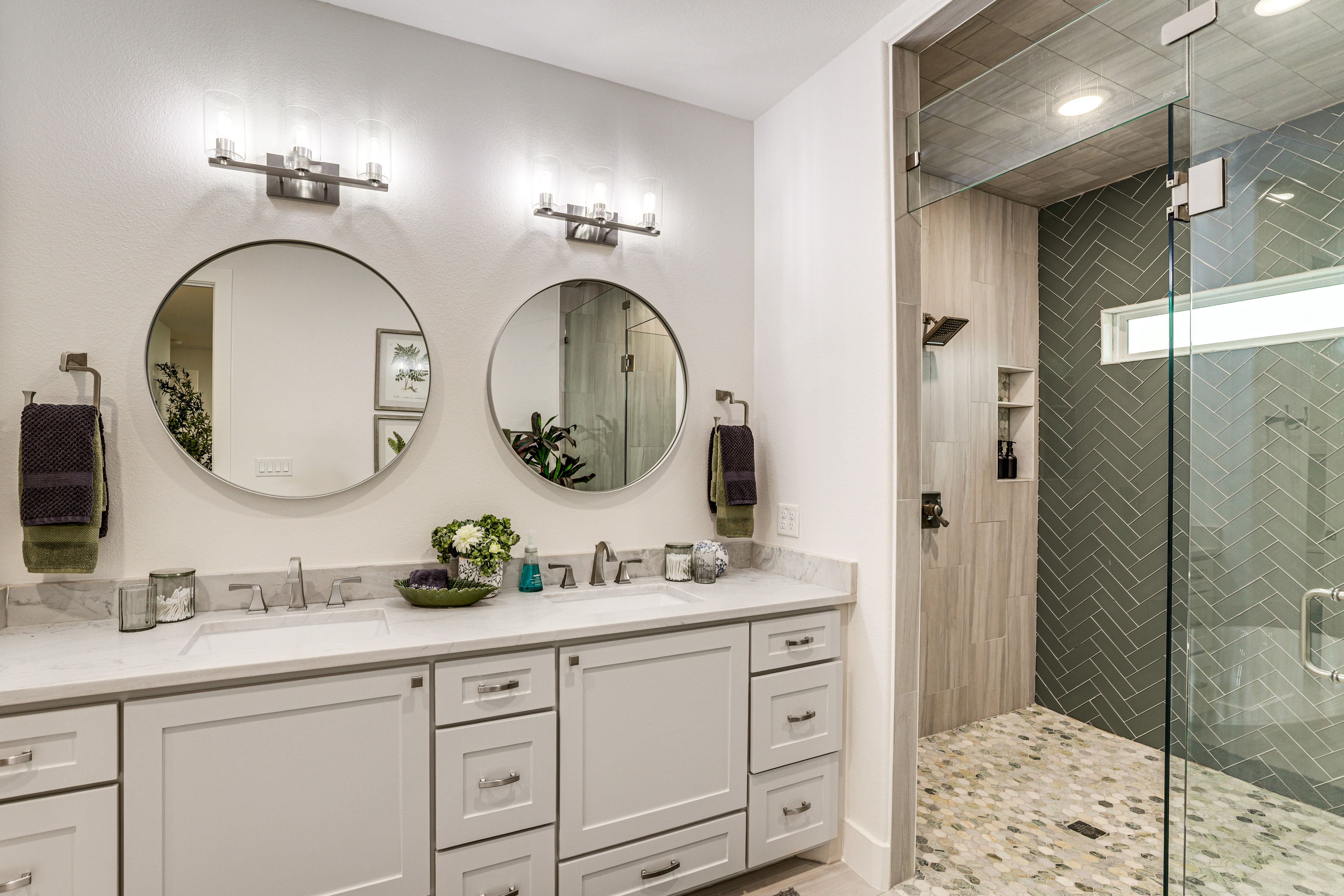 En-Suite Bathroom | 1st Floor | Towels Provided
