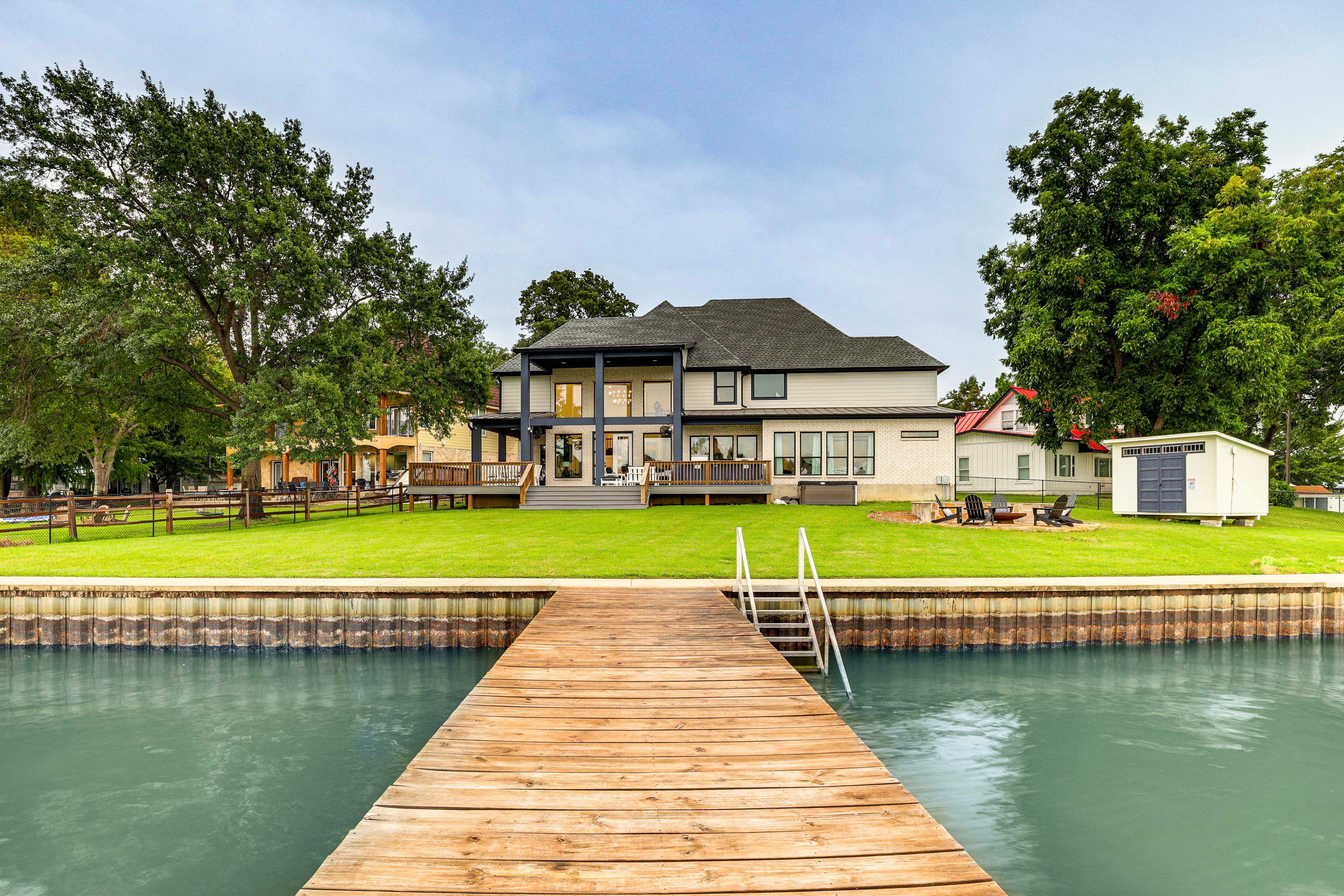 Gun Barrel City Vacation Rental | 5BR | 3BA | Step-Free Entry | 4,521 Sq Ft
