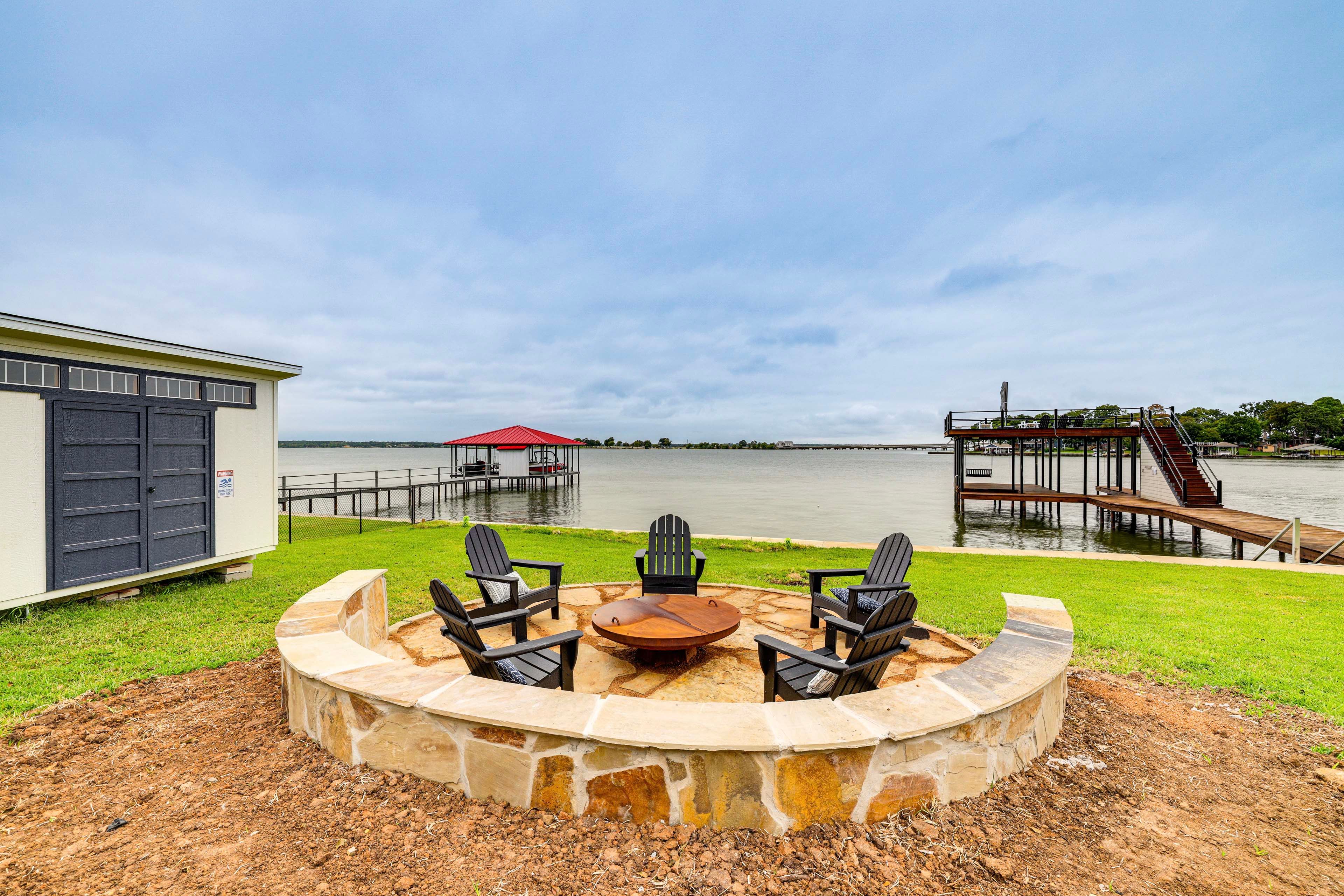 Lakefront Yard | Wood-Burning Fire Pit