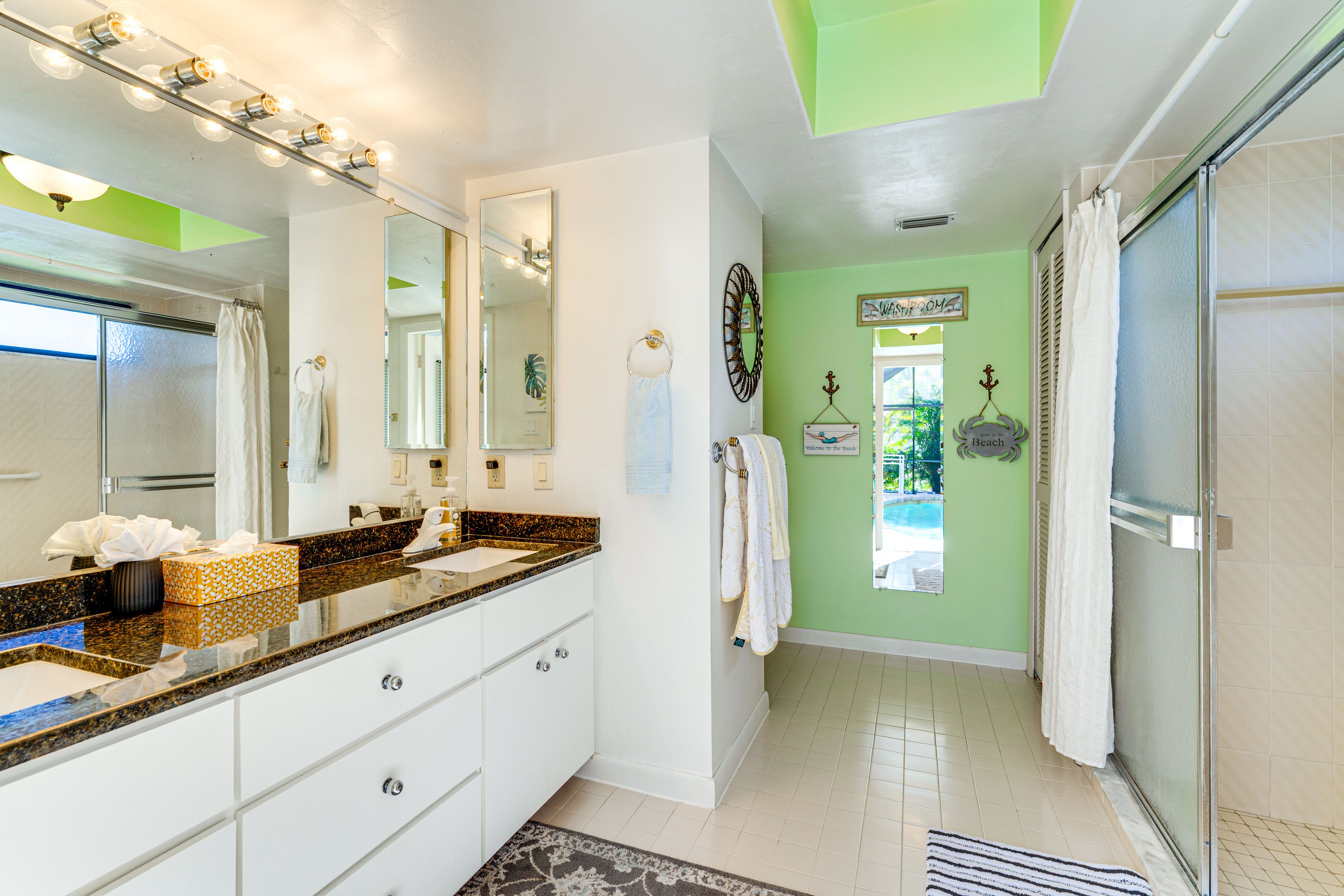 Full Bathroom | Towels Provided