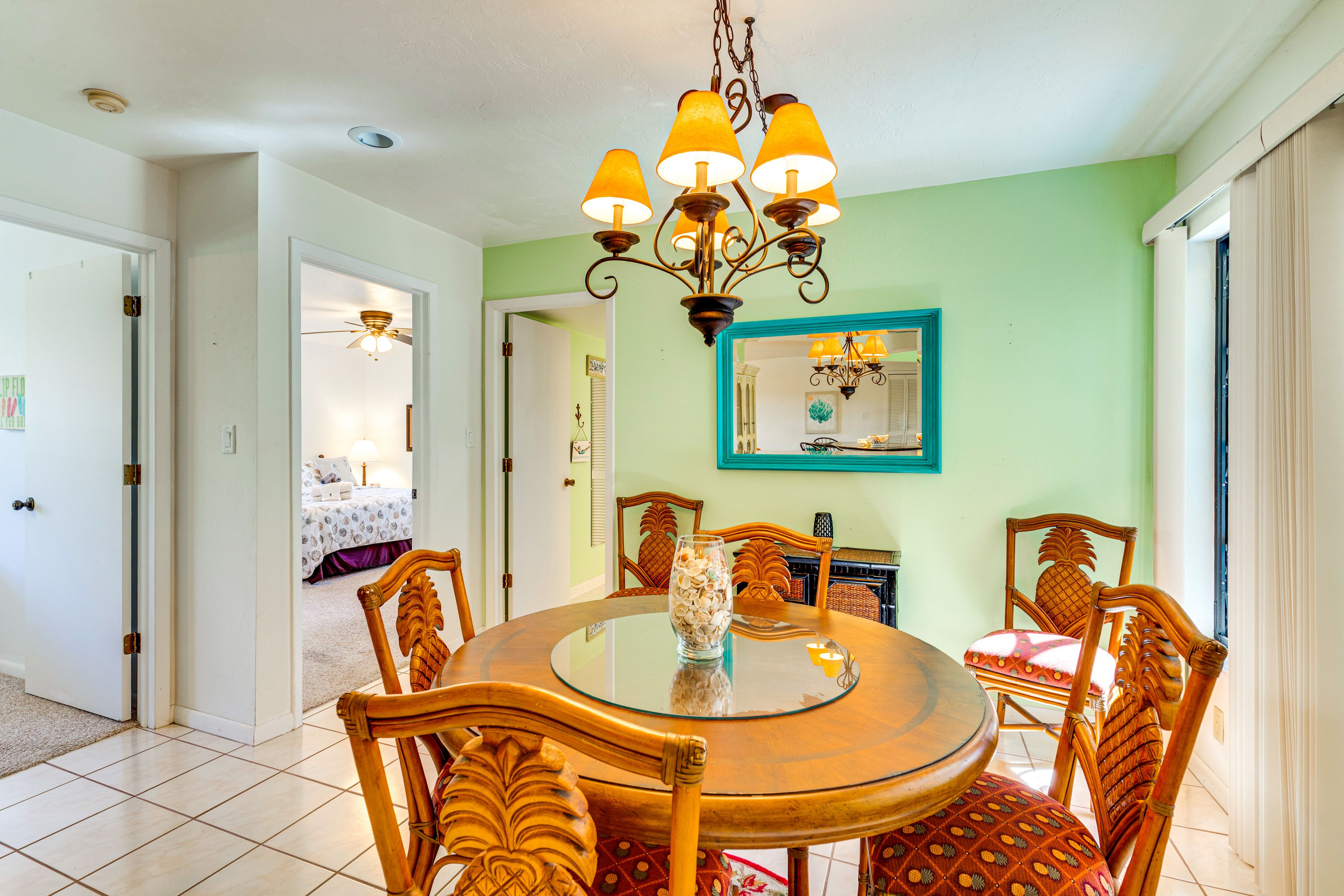 Dining Area | Dishware/Flatware