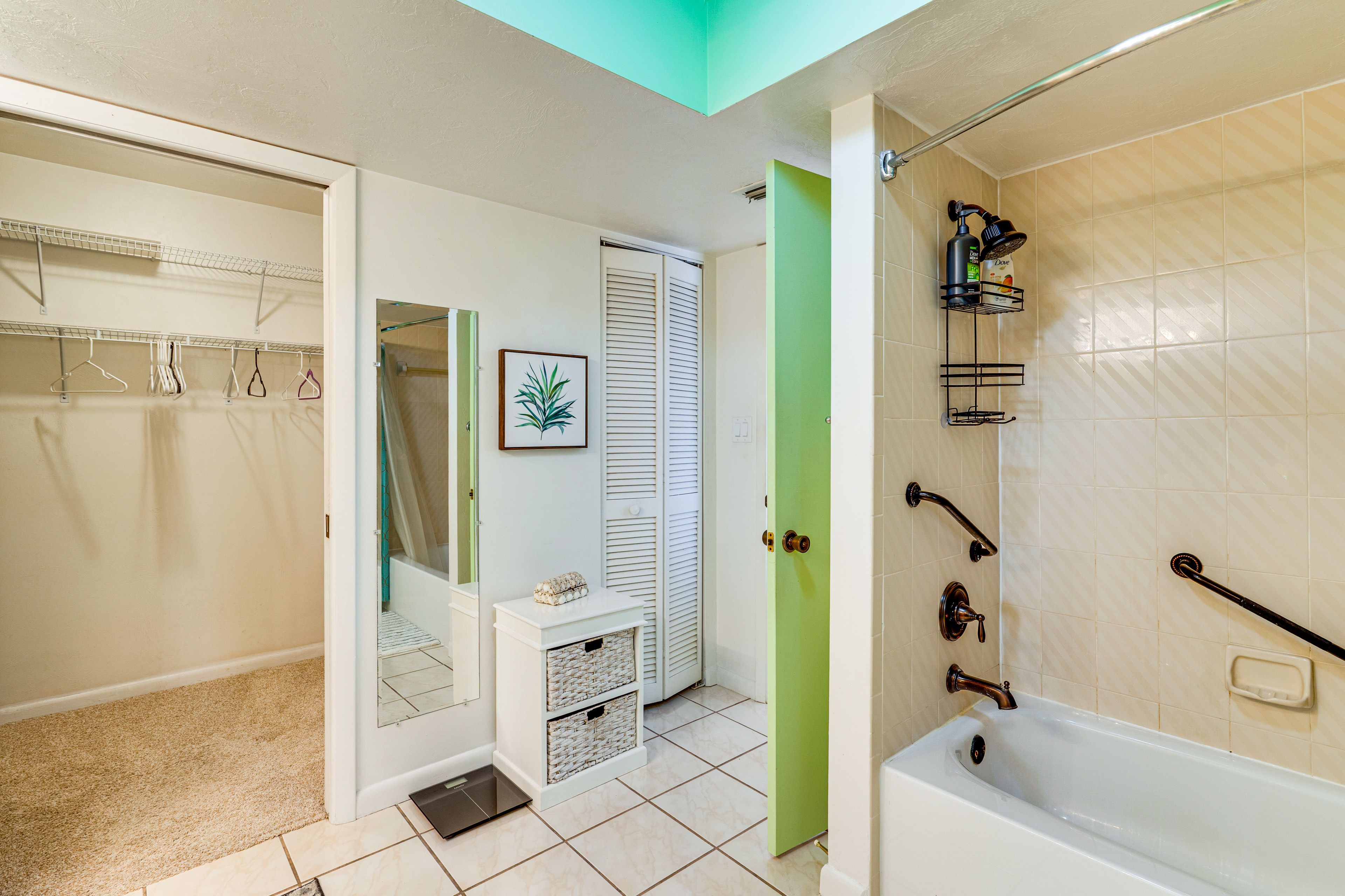 Full Bathroom | Complimentary Toiletries