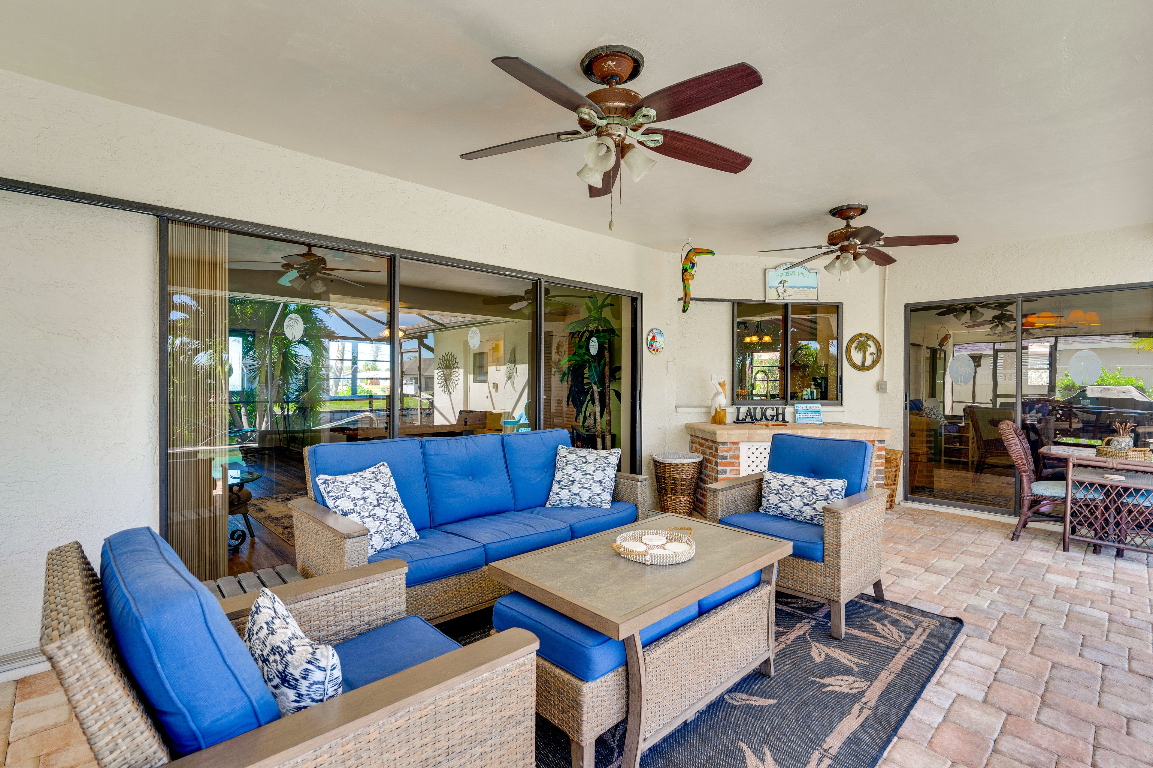 Screened-In Lanai | Dining Table | Gas Grill