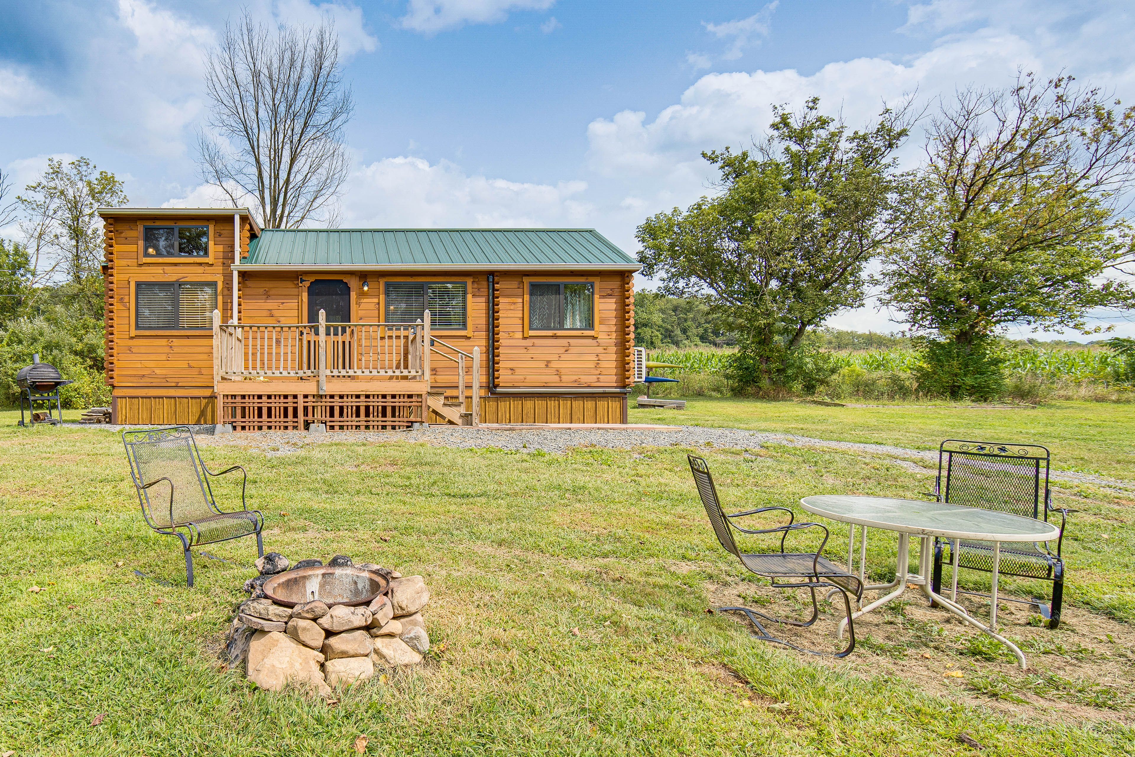 Winfield Vacation Rental | 2BR | 1BA | 900 Sq Ft | 4 Steps to Enter