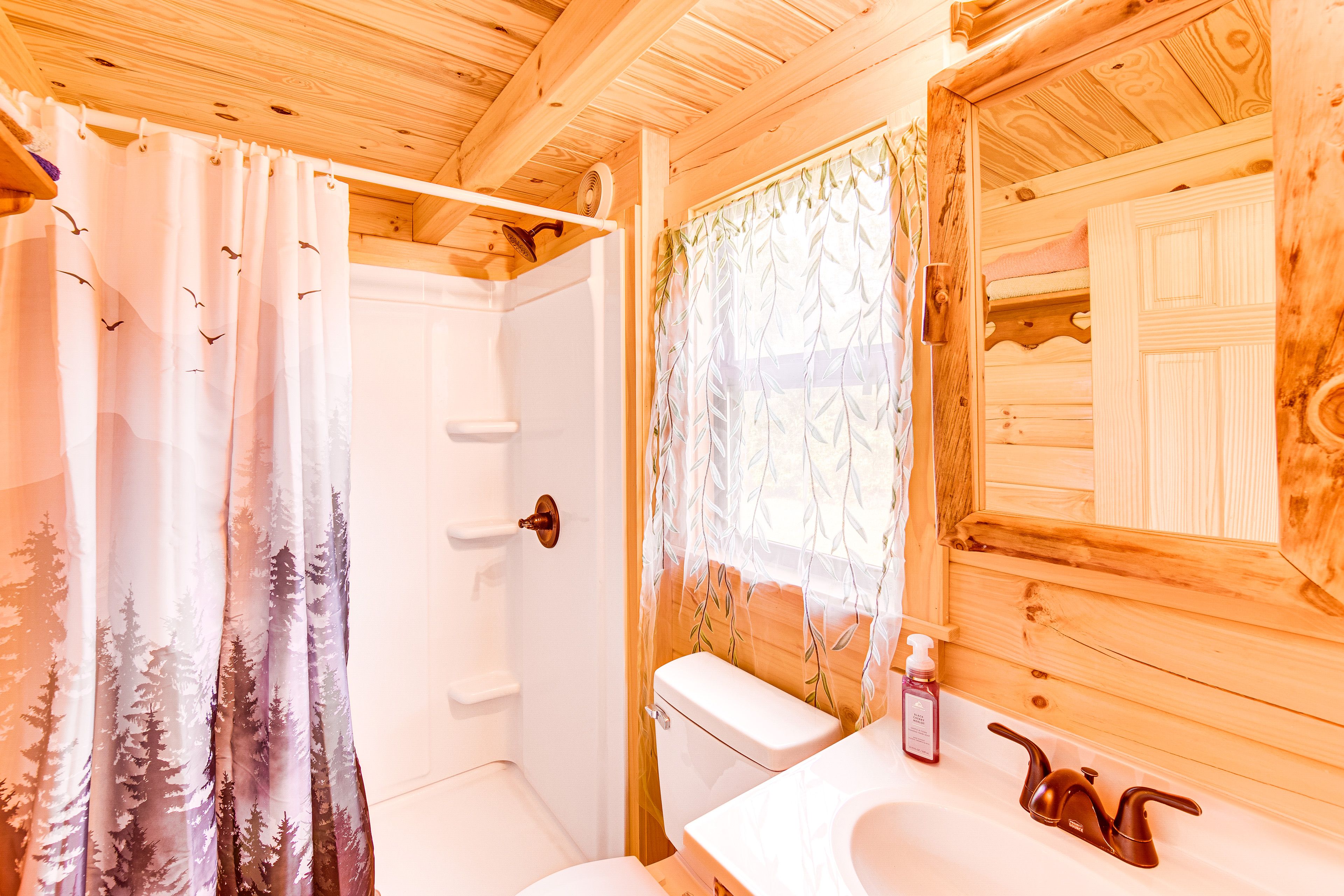 Full Bath | 1st Floor