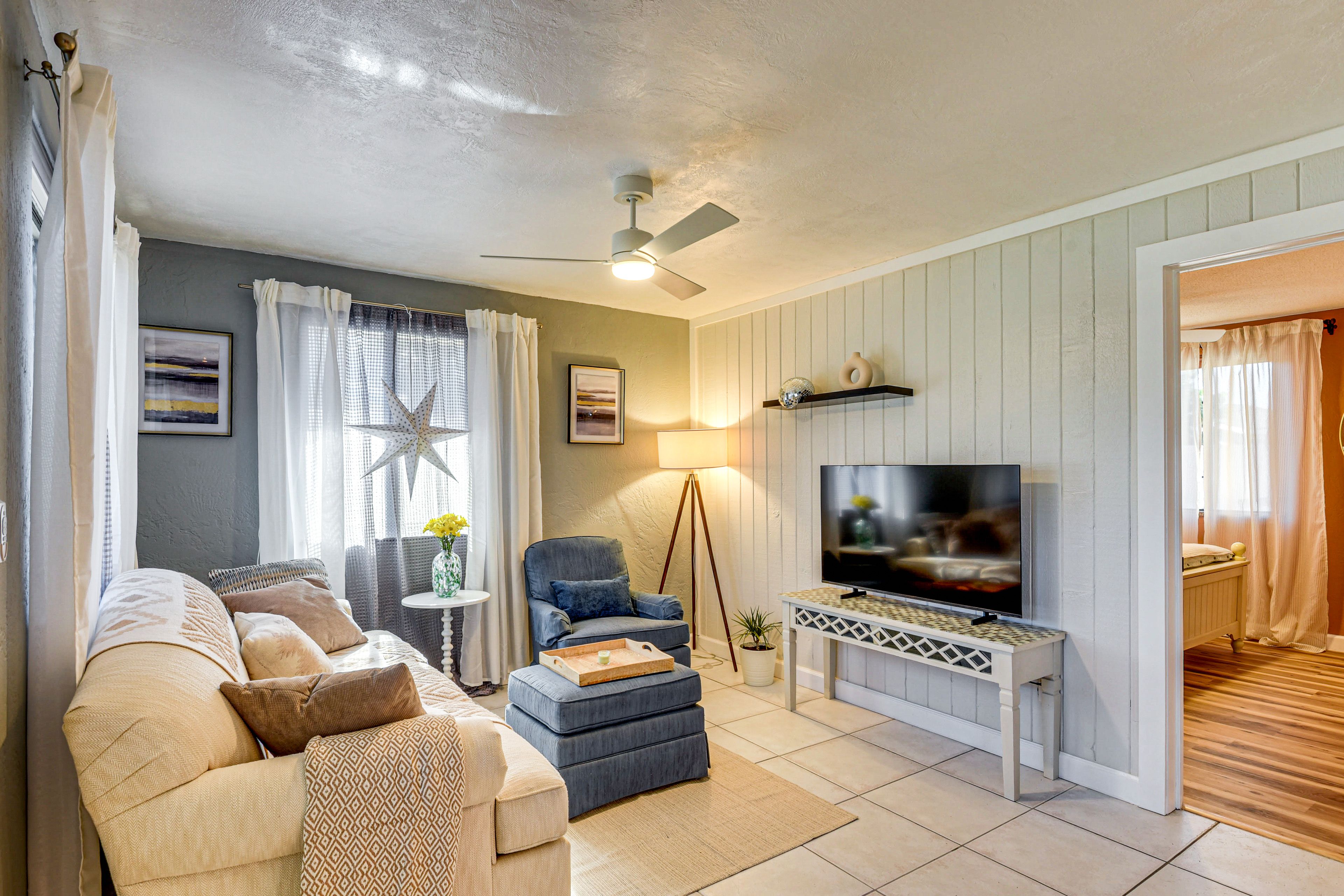 Living Room | Free WiFi | Smart TV