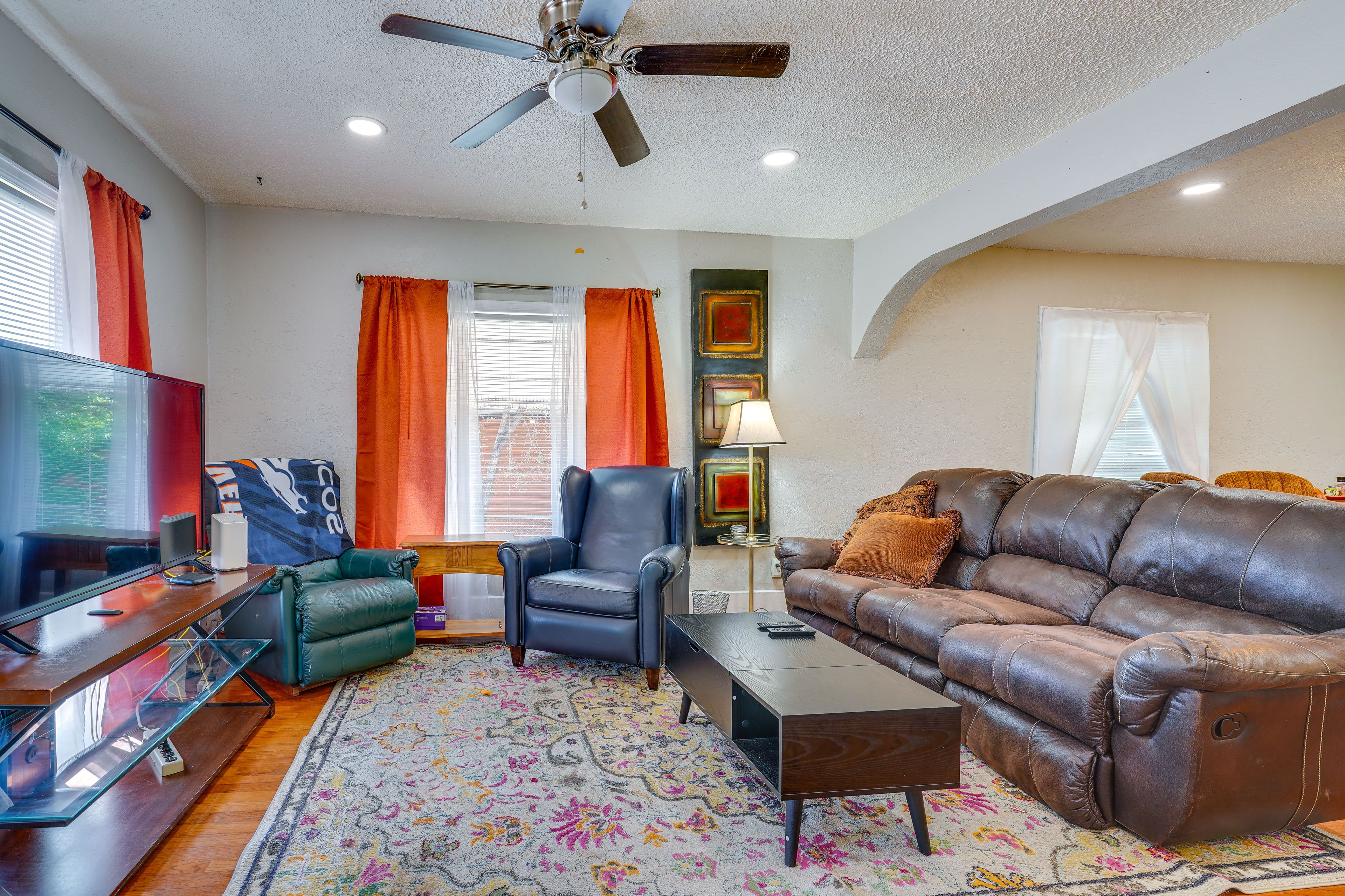 Living Room | Smart TV | Free WiFi