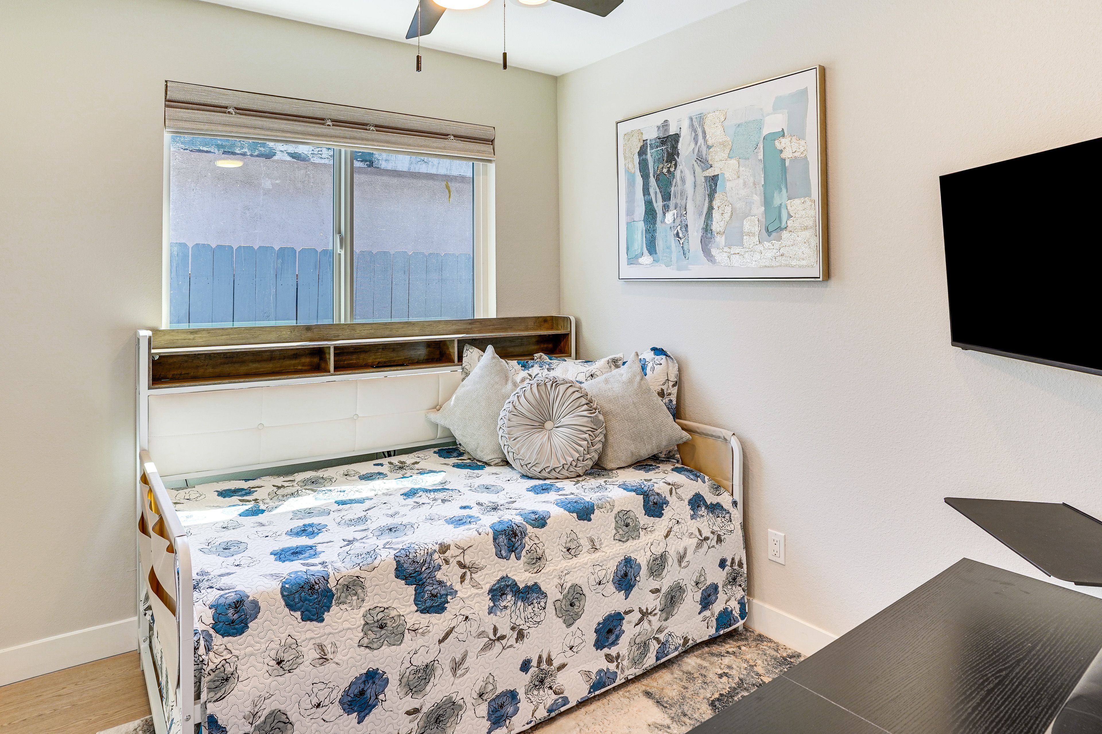 Bedroom 2 | Twin Daybed w/ Twin Trundle Bed | Smart TV