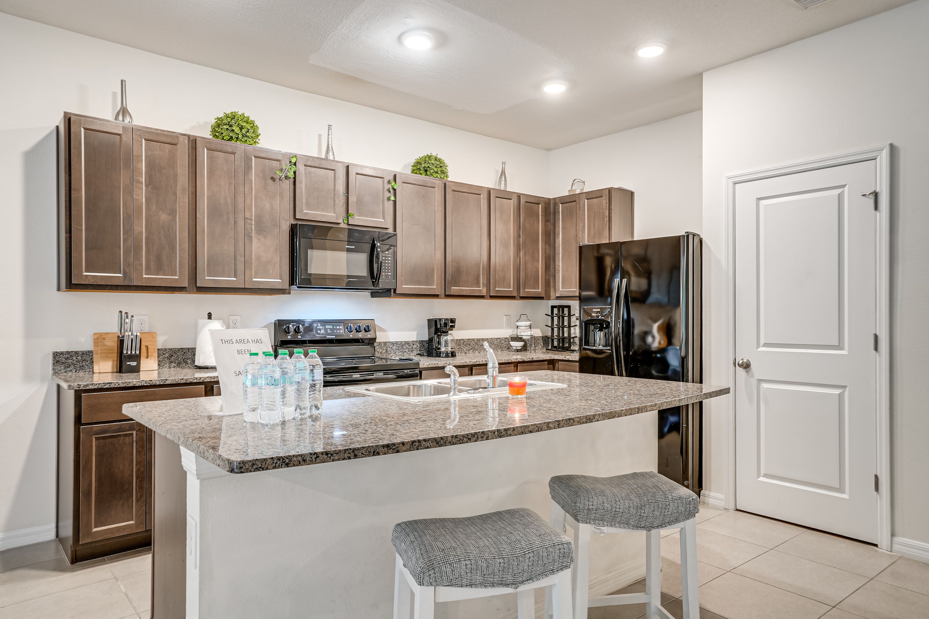 Kitchen | Dishwasher | Free WiFi | Central Air Conditioning/Heat