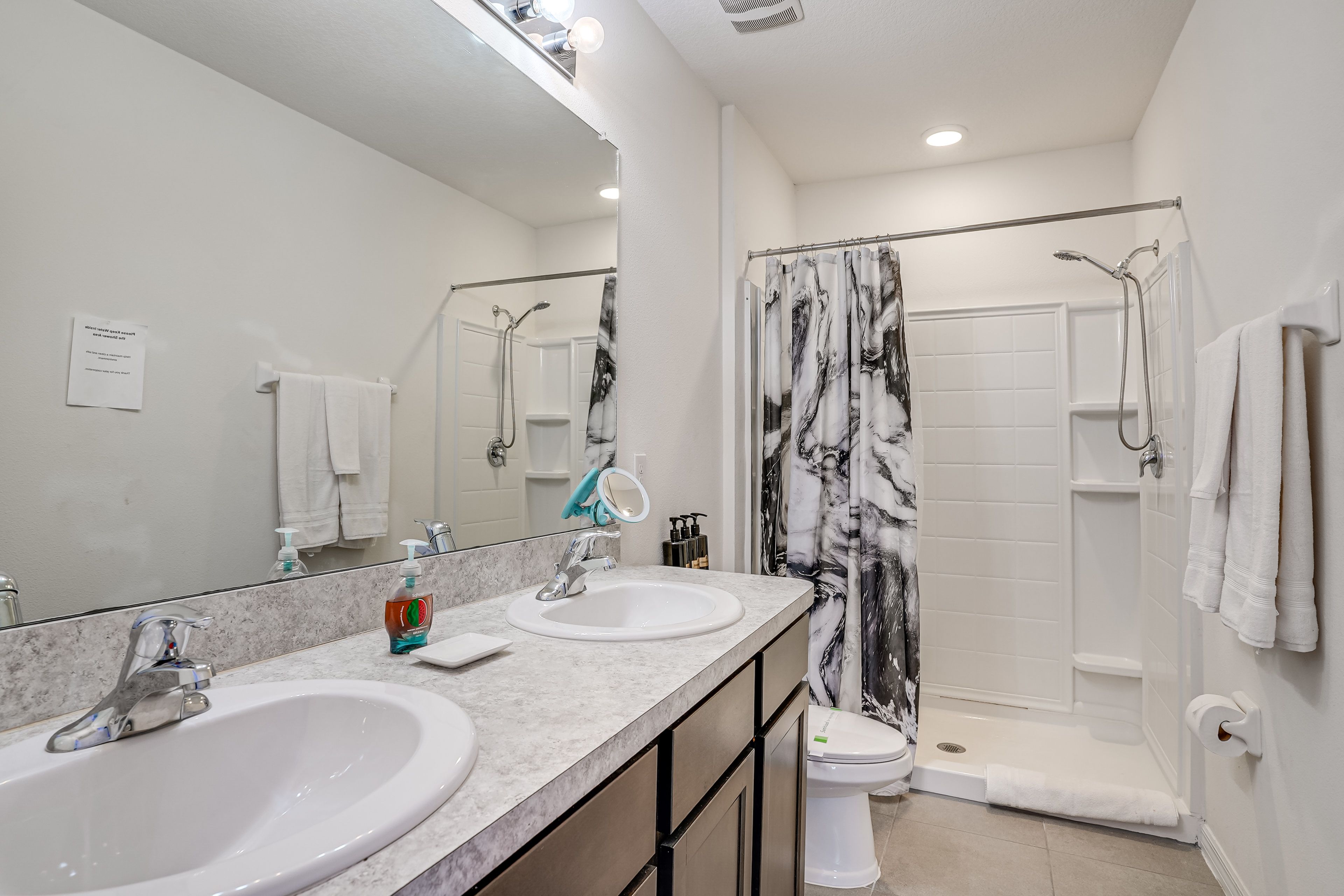 En-Suite Bathroom | Towels Provided | 2nd Floor