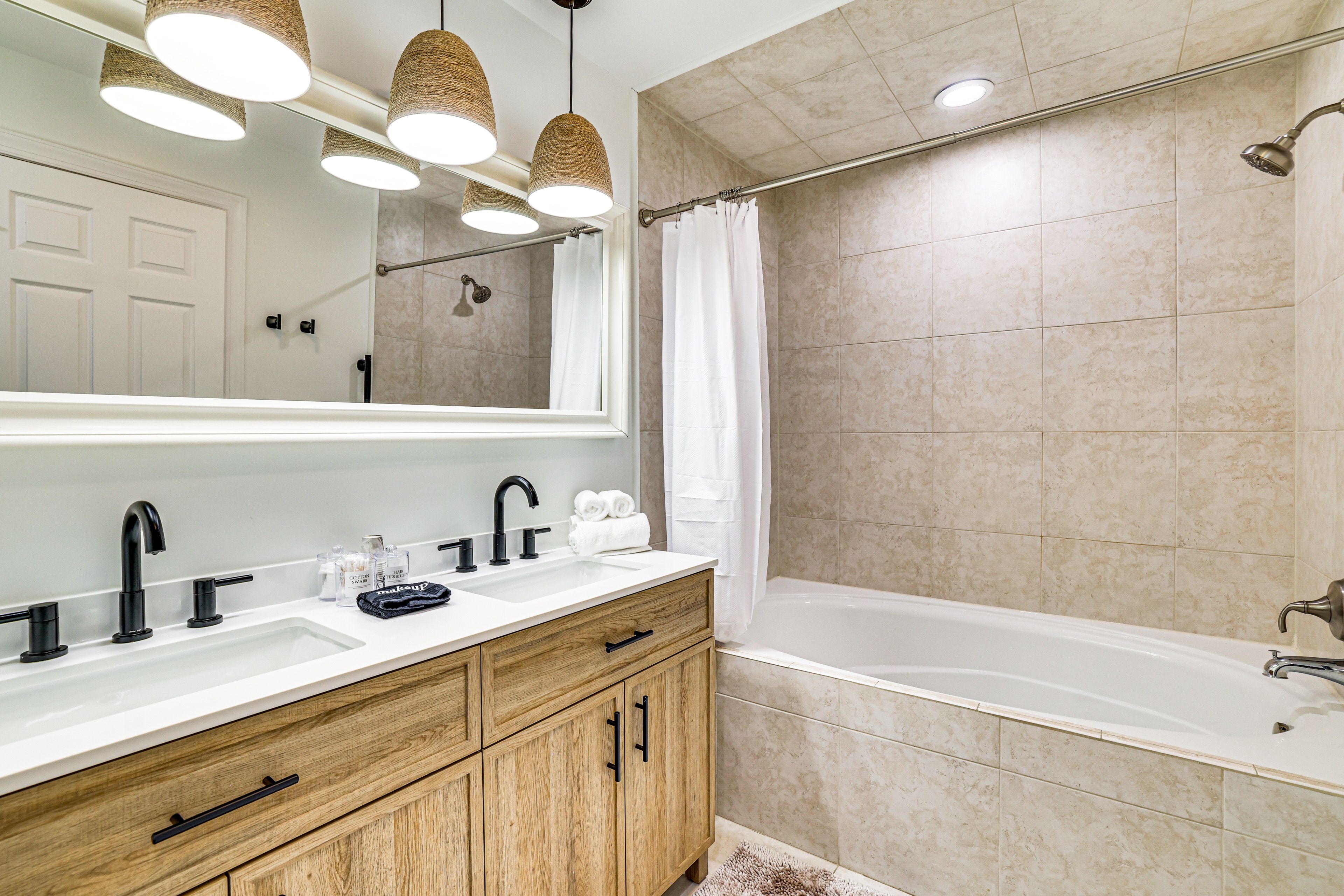 En-Suite Bathroom | 1st Floor