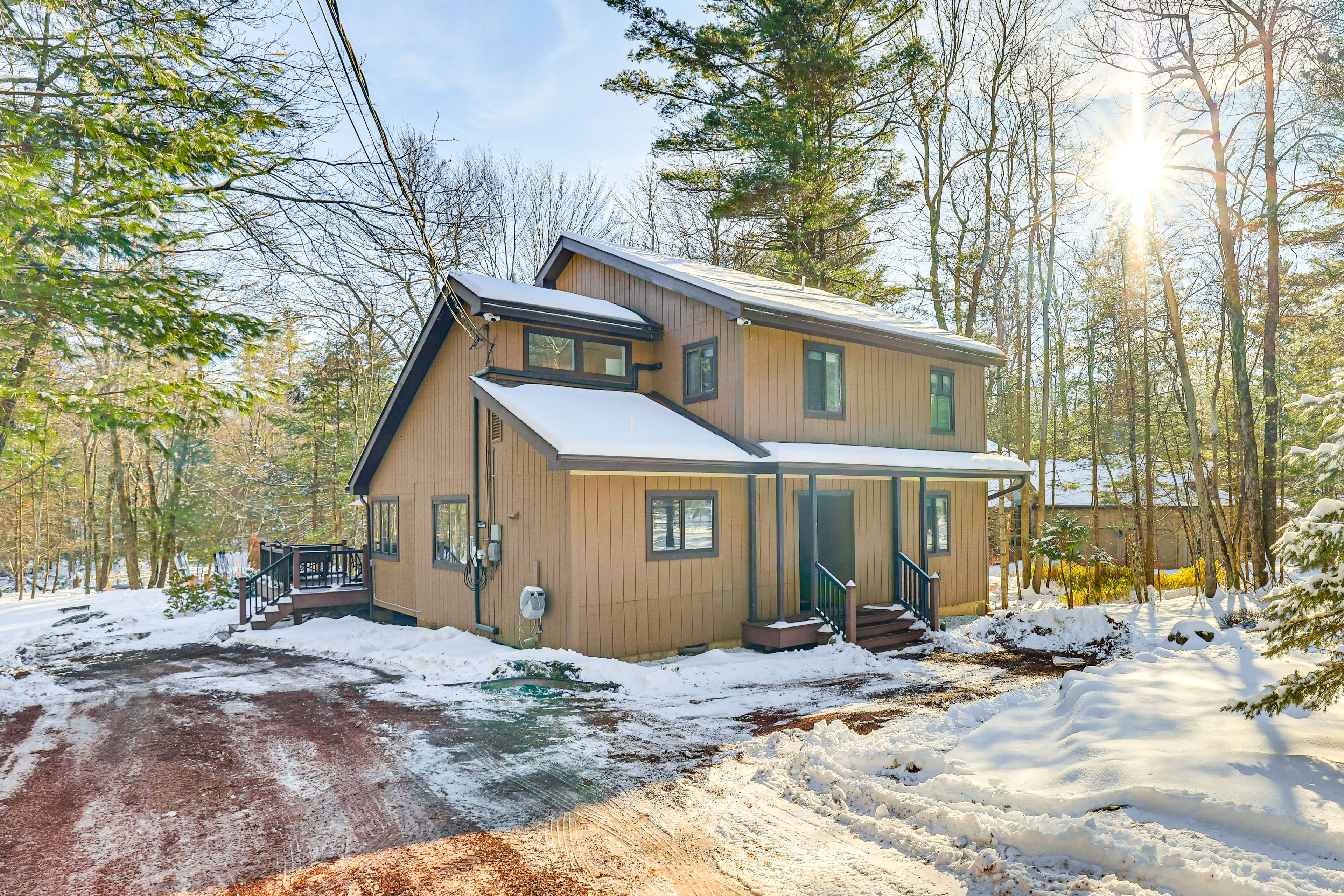Parking | Driveway (6 Vehicles) | EV Charger