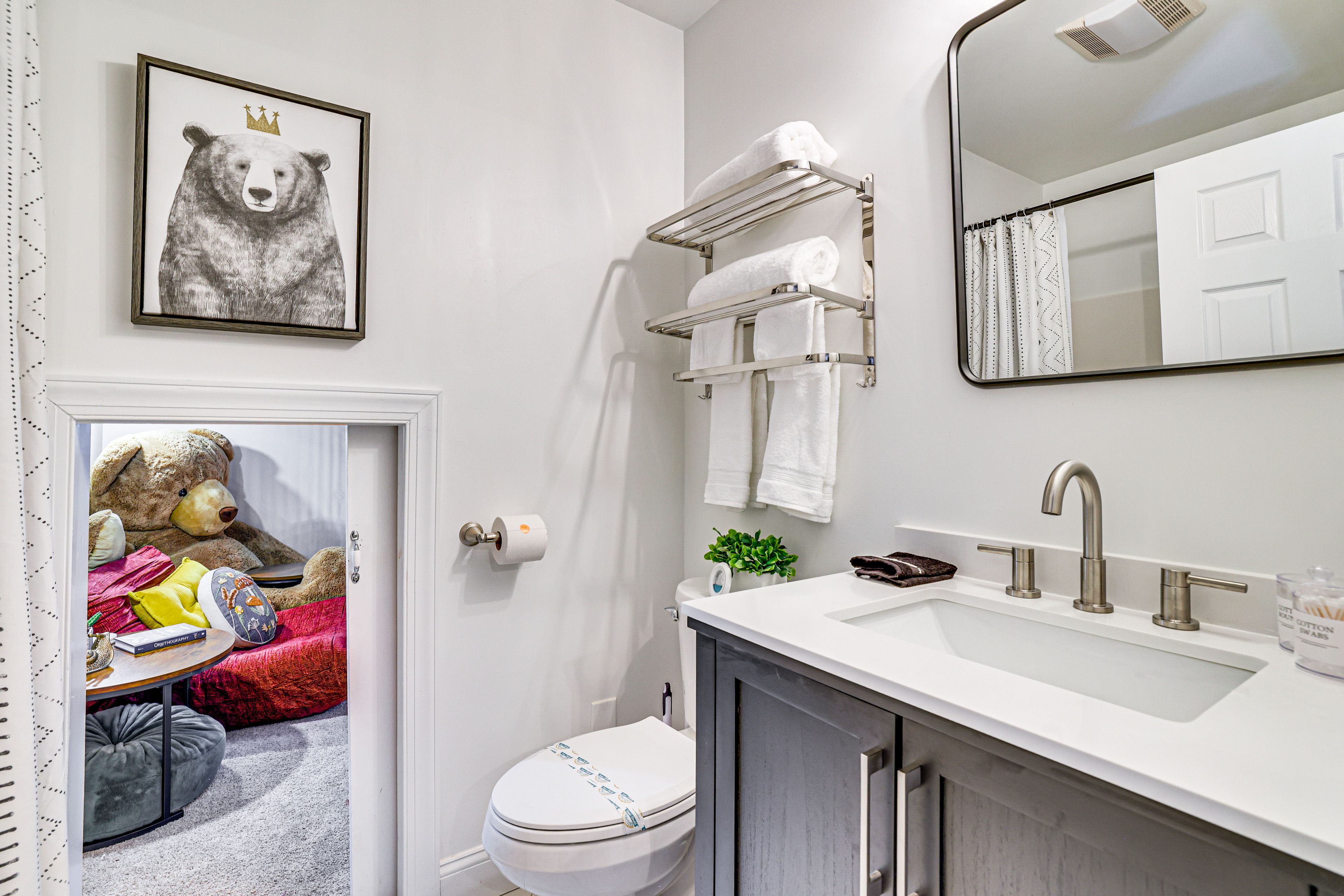 Full Bathroom | 2nd Floor