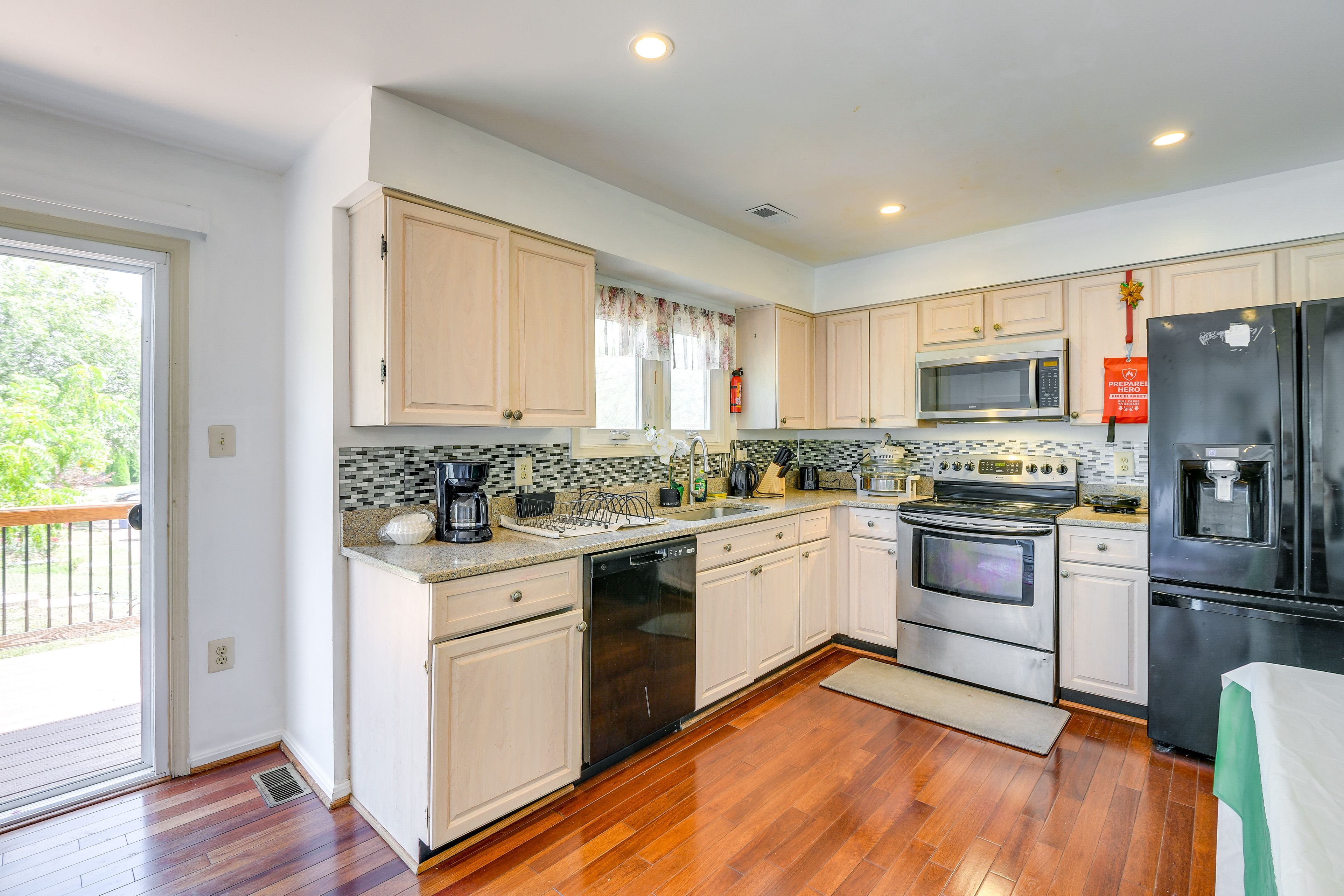 Kitchen | Main Level