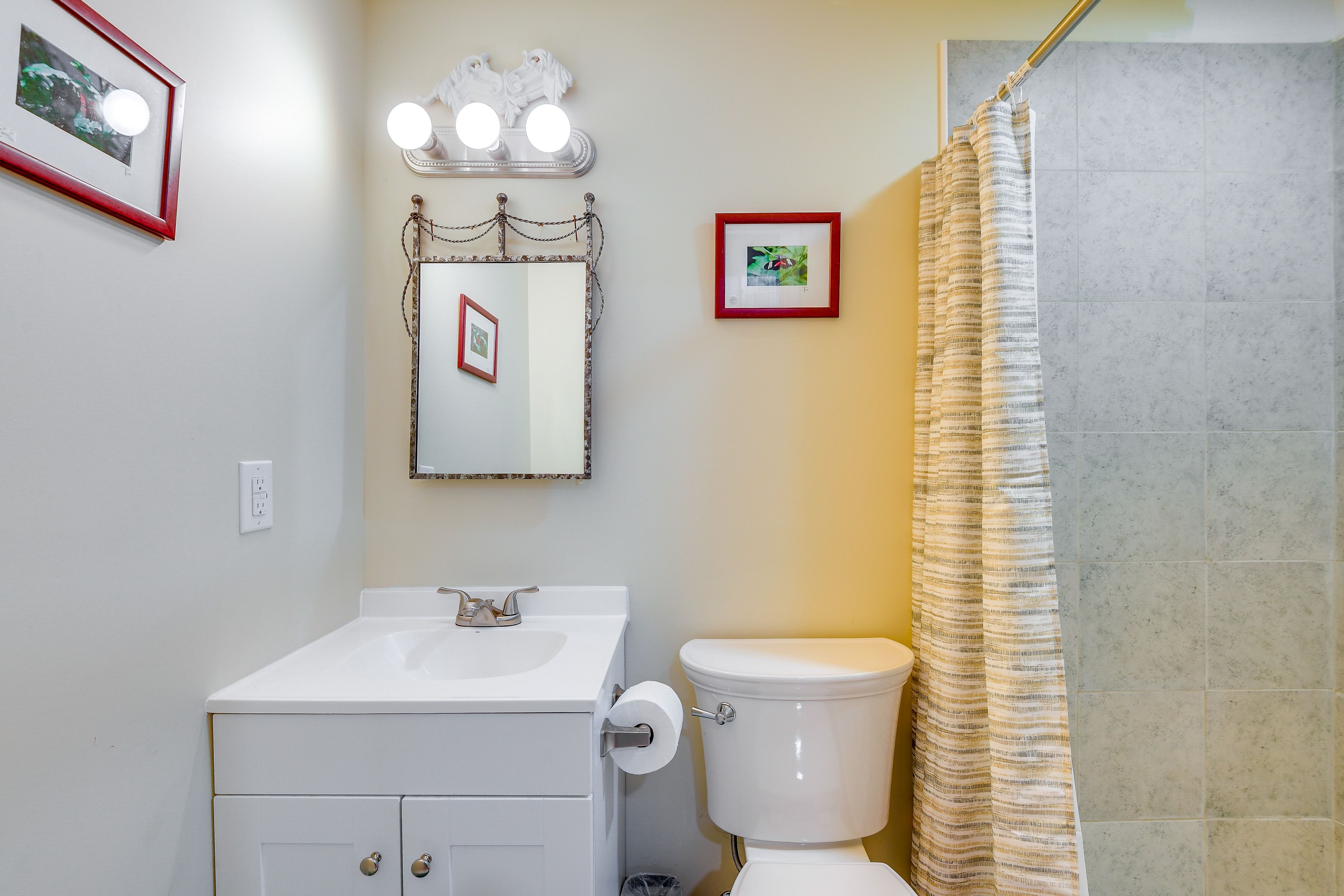 Full Bath | Towels | Hair Dryer