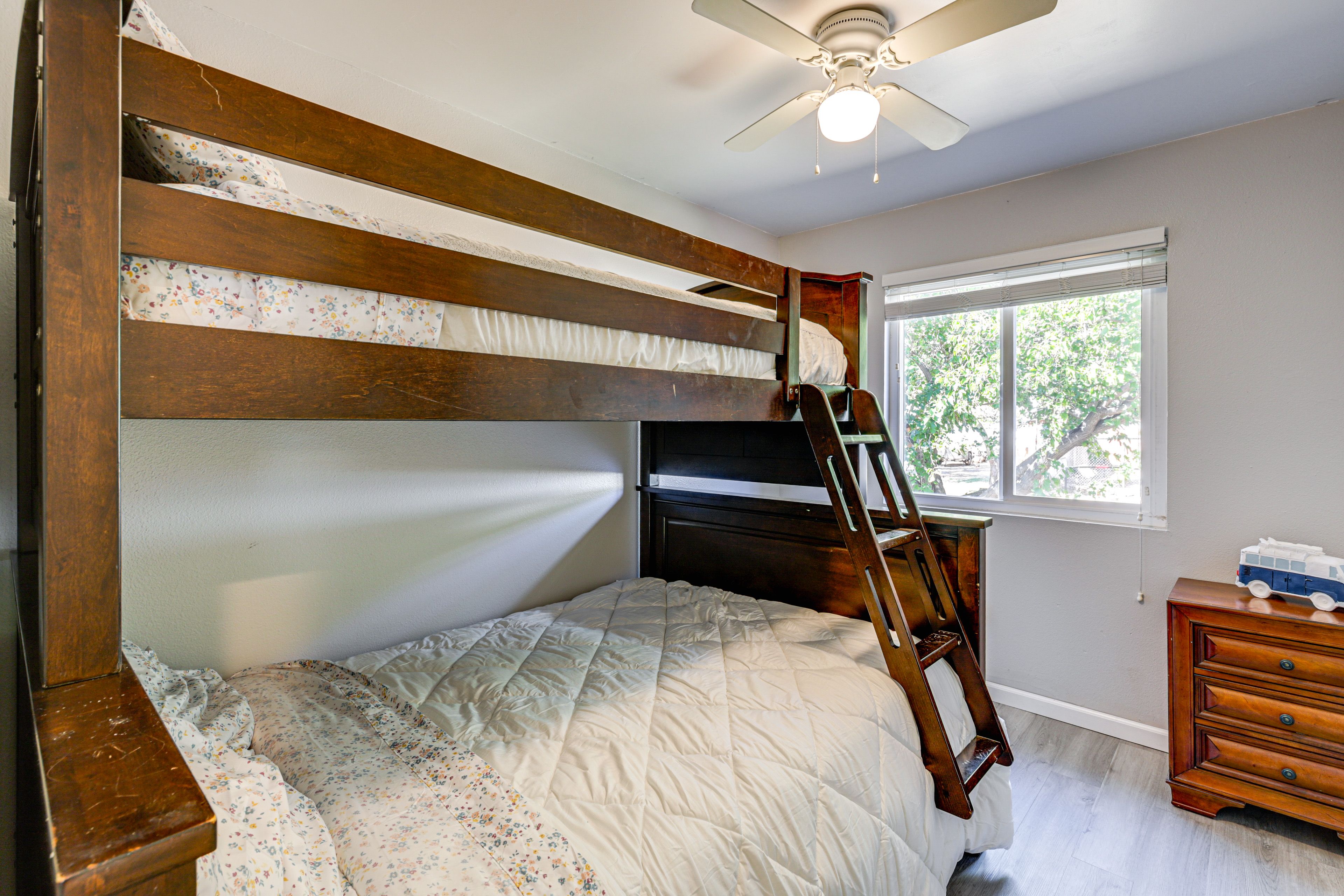 Bedroom 2 | Twin/Full Bunk Bed w/ Twin Trundle