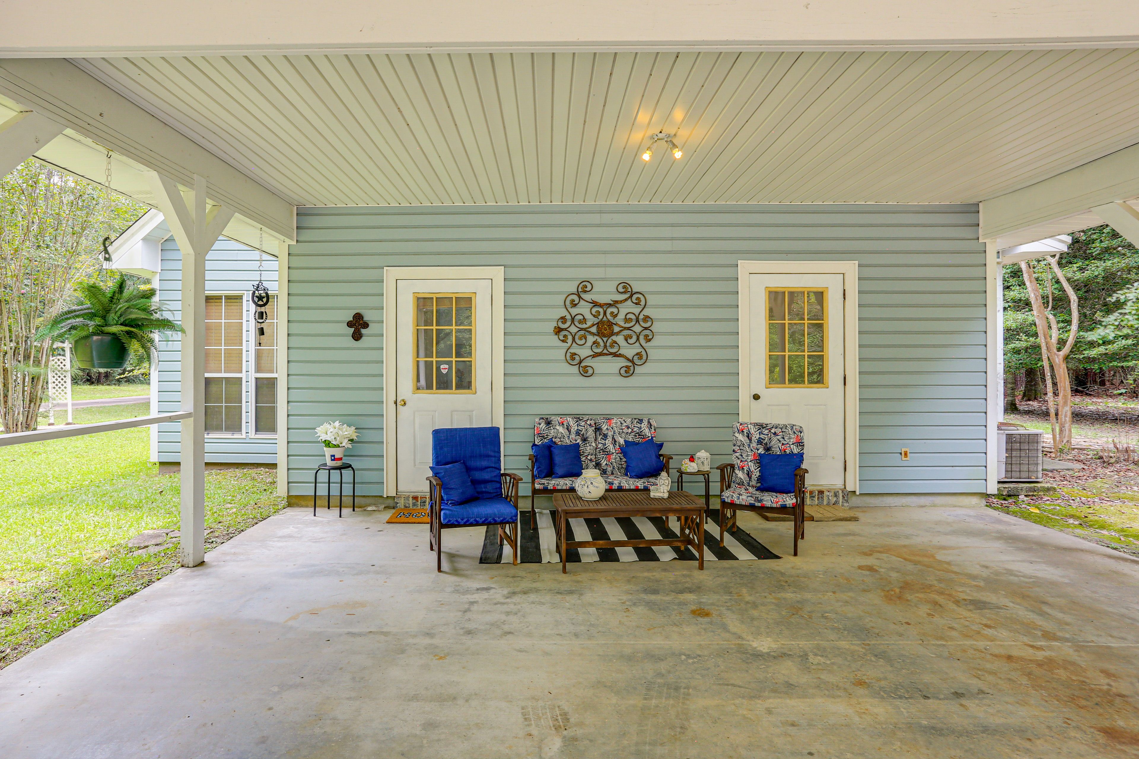 Carport | Seating