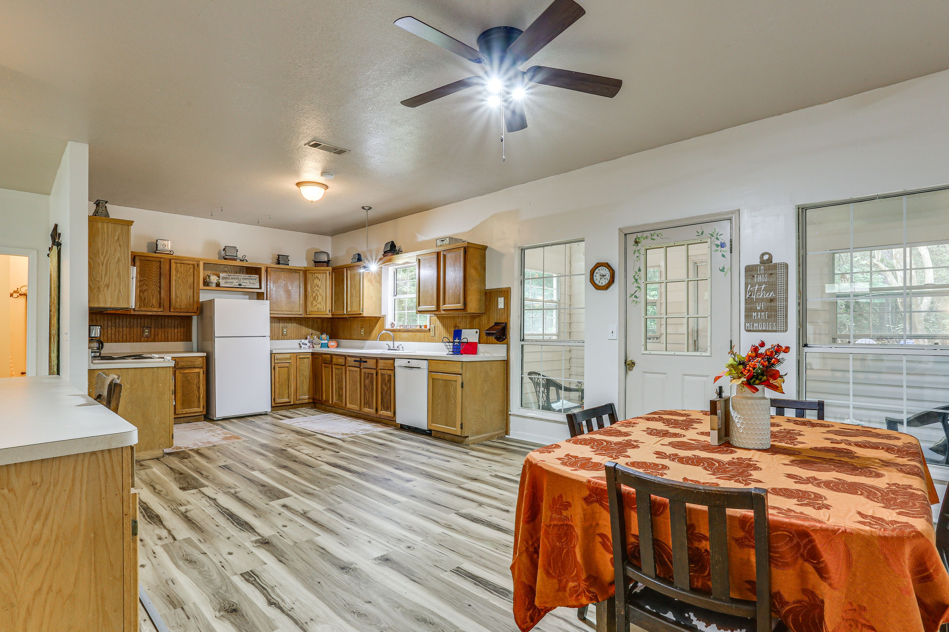 Kitchen | Dining Table | Dishware & Flatware
