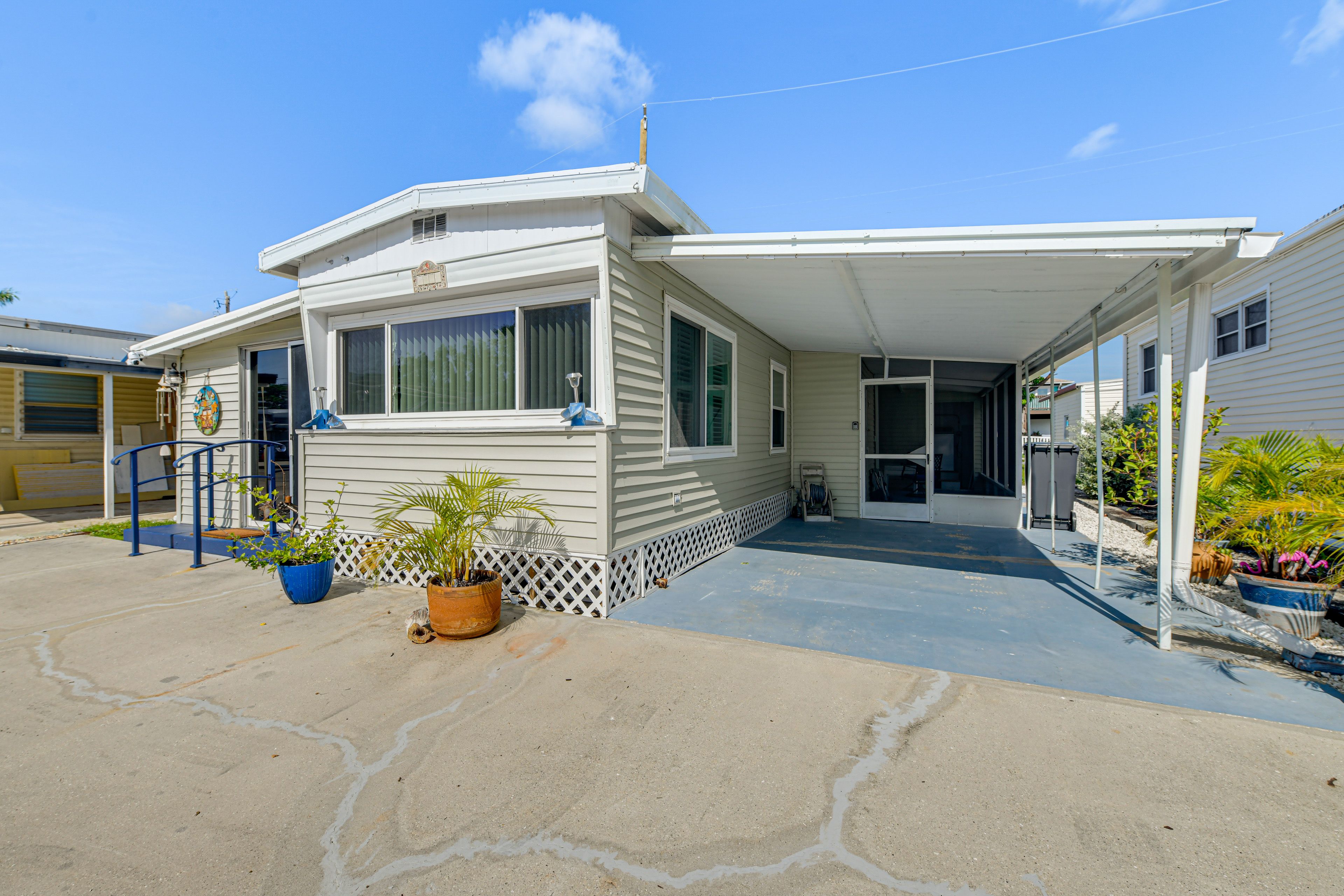 Parking | Carport (1 Vehicles) | Driveway (1 Vehicle)