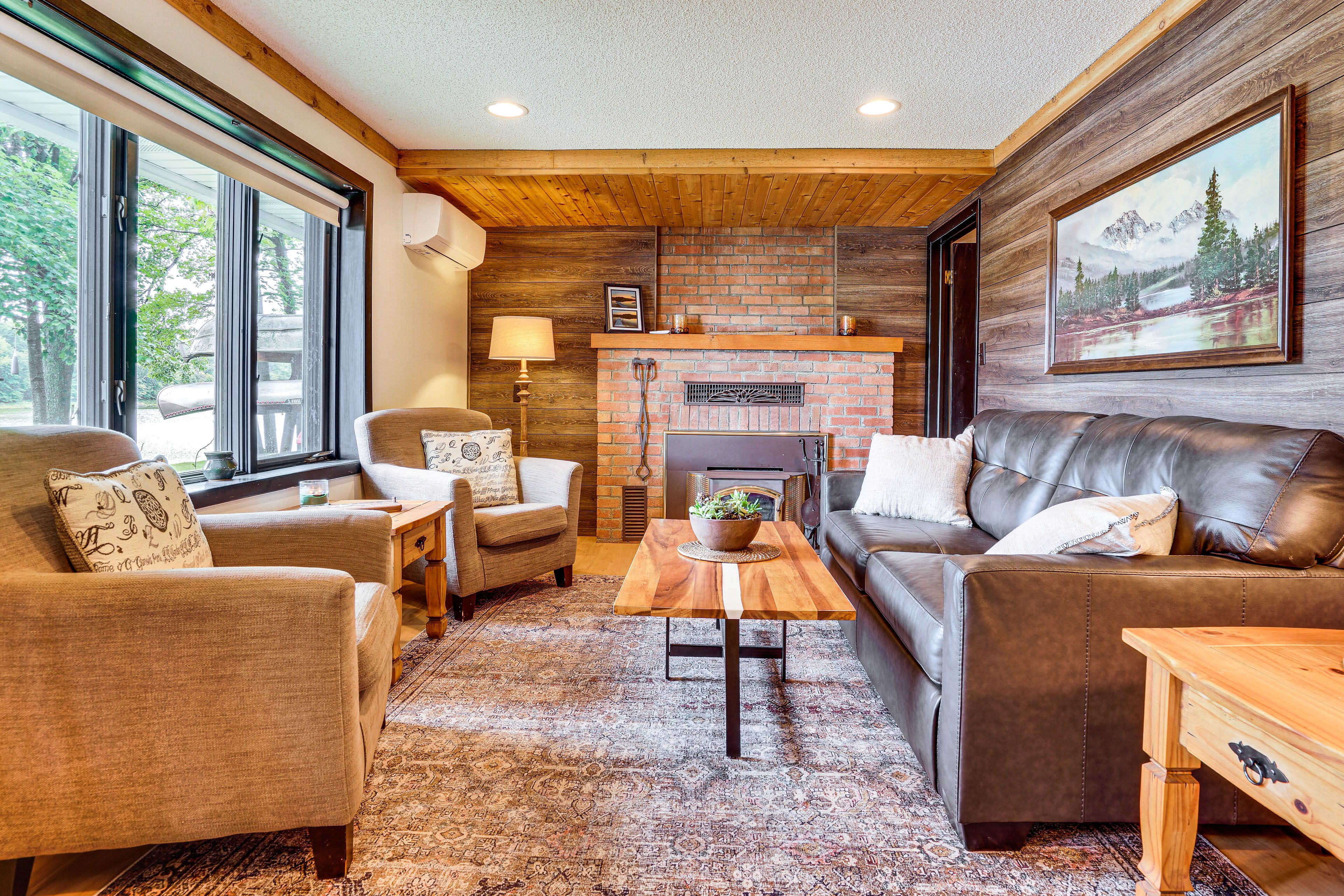 Living Room | Fireplace | Central Heating & A/C | Free WiFi