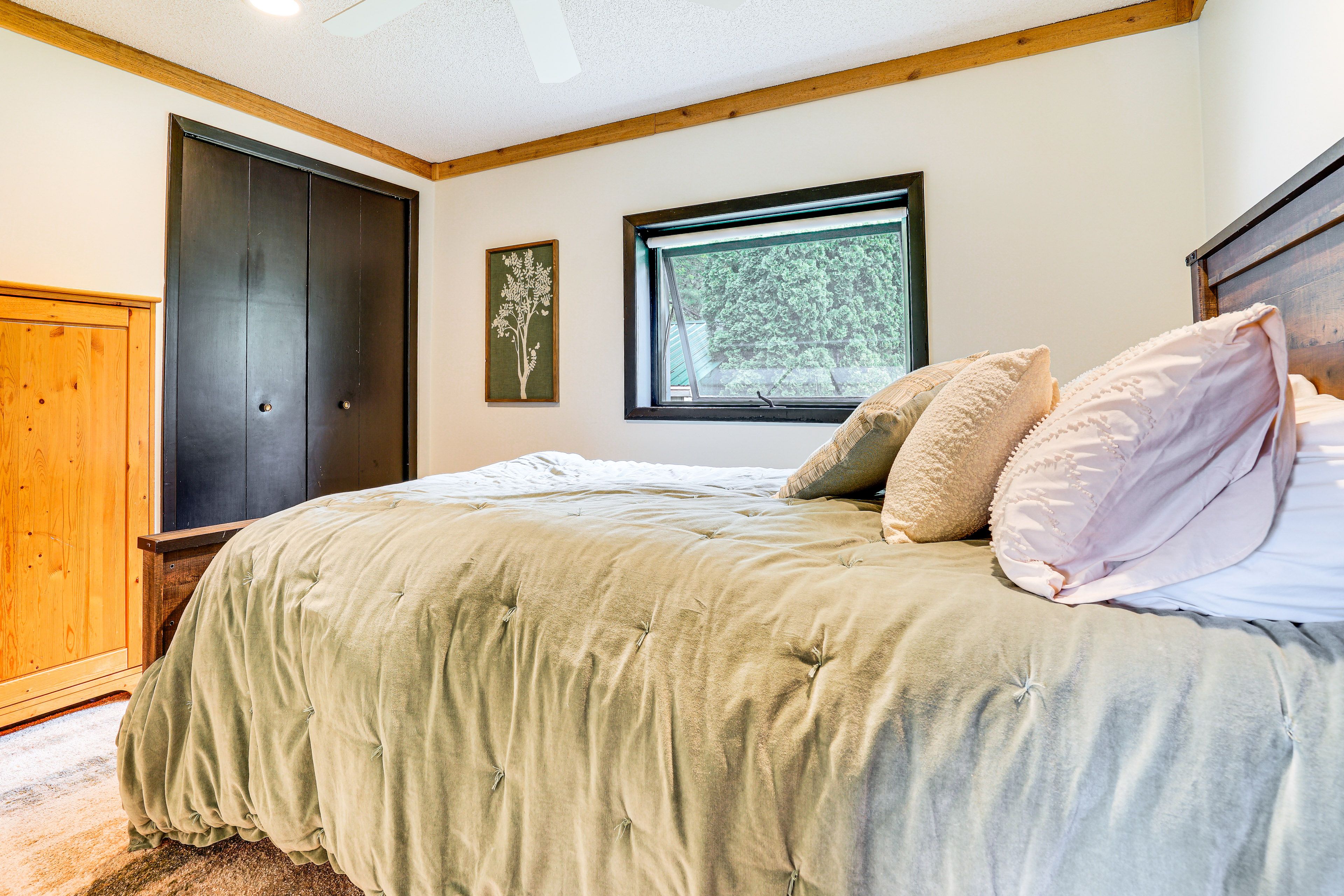 Bedroom 2 | Queen Bed