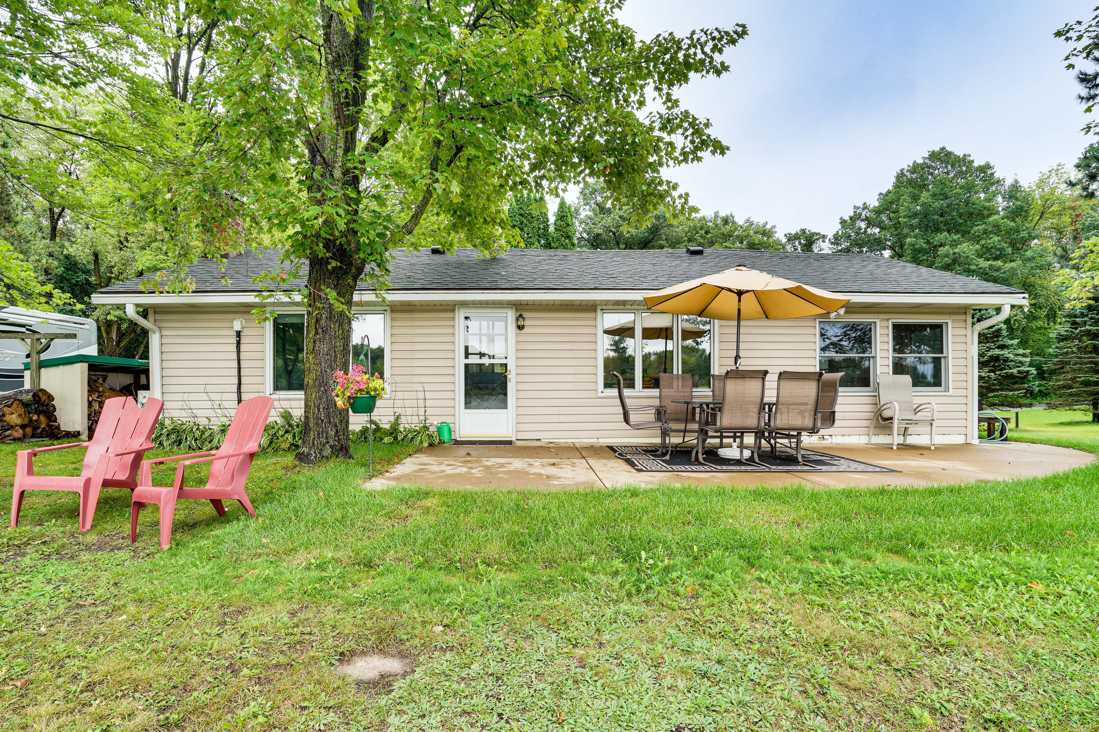 Somerset Vacation Rental | 2BR | 2BA | 1,000 Sq Ft | 1 Step to Enter