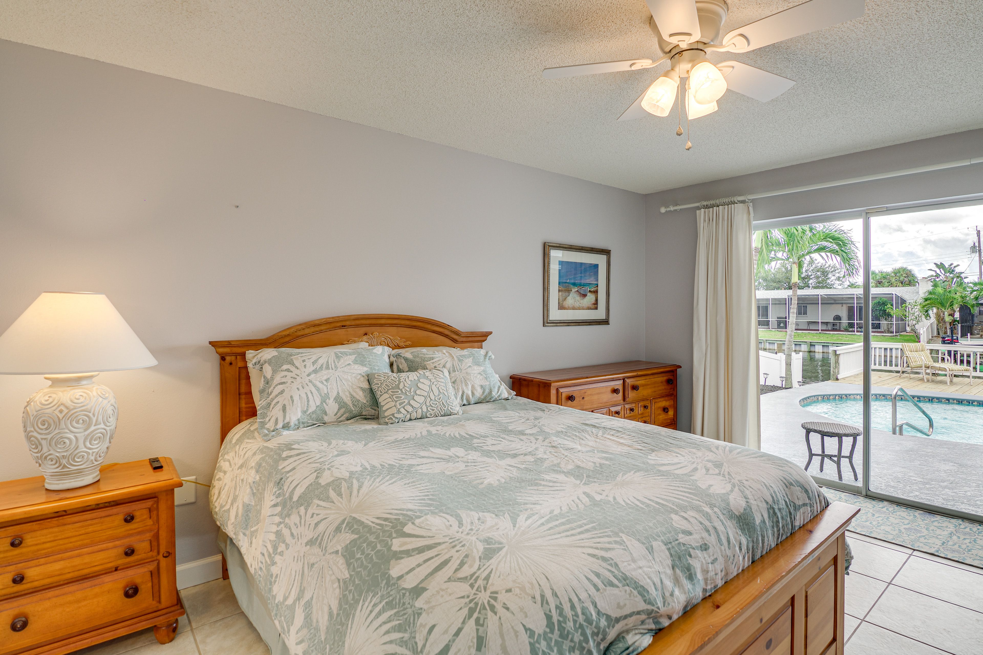Bedroom 1 | Queen Bed | En-Suite Bathroom