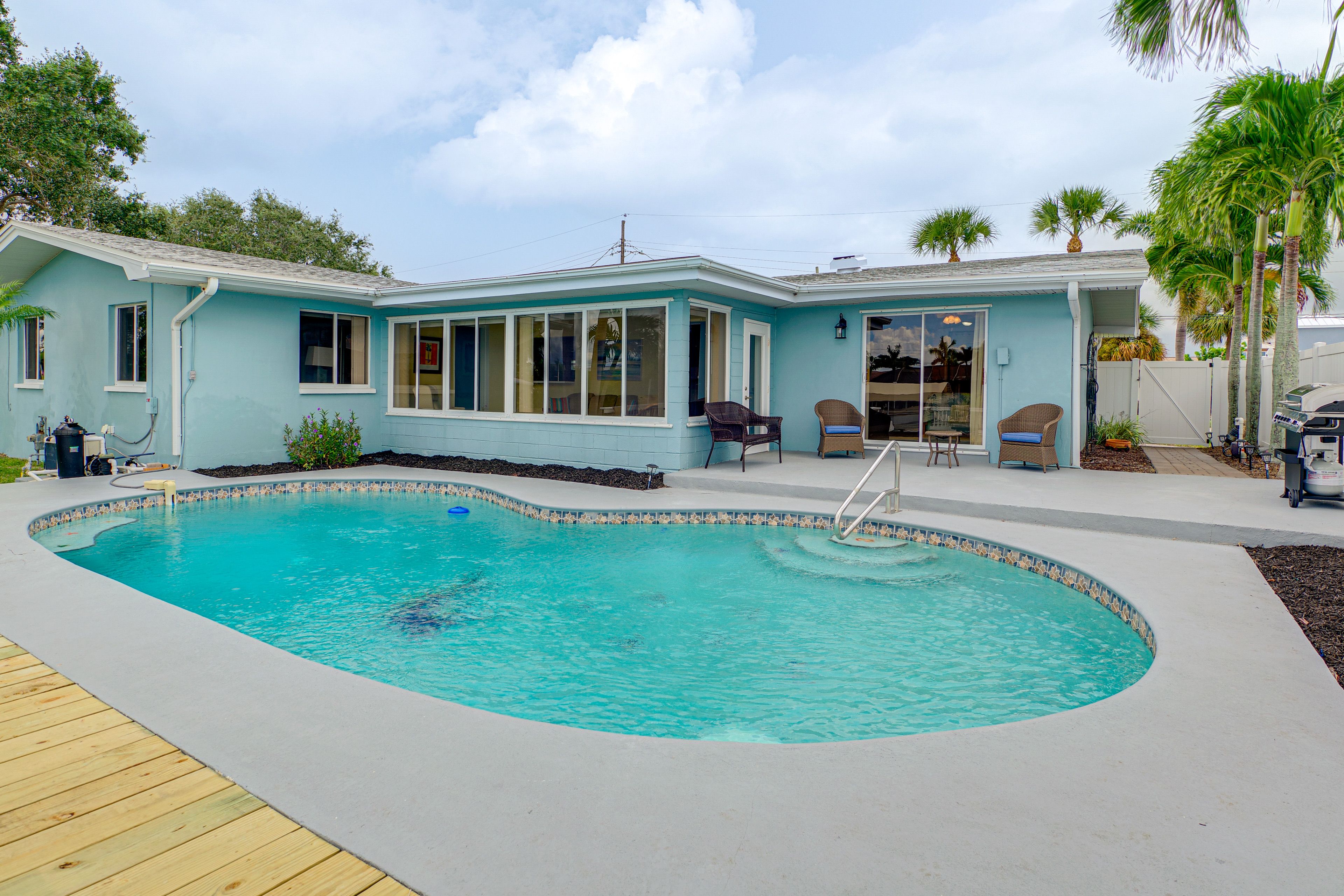 Private Pool | Scenic Water Views