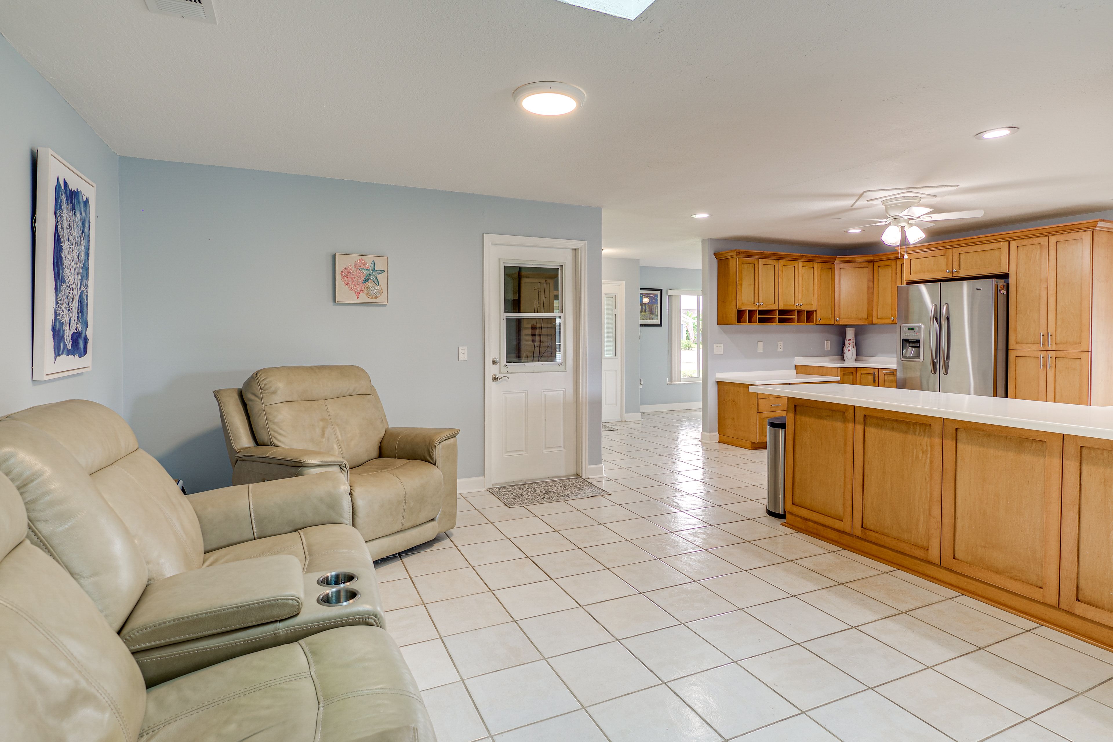 Living Room | Central A/C & Heating | Free WiFi