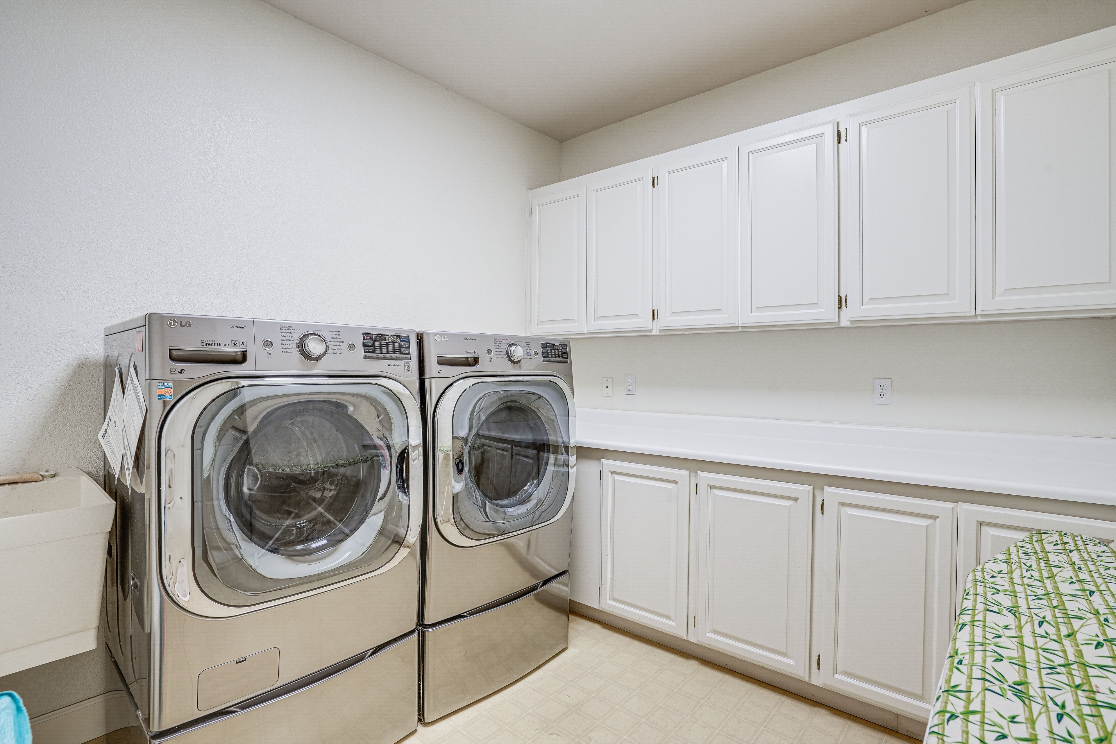 Laundry Room | Washer/Dryer | Iron/Board