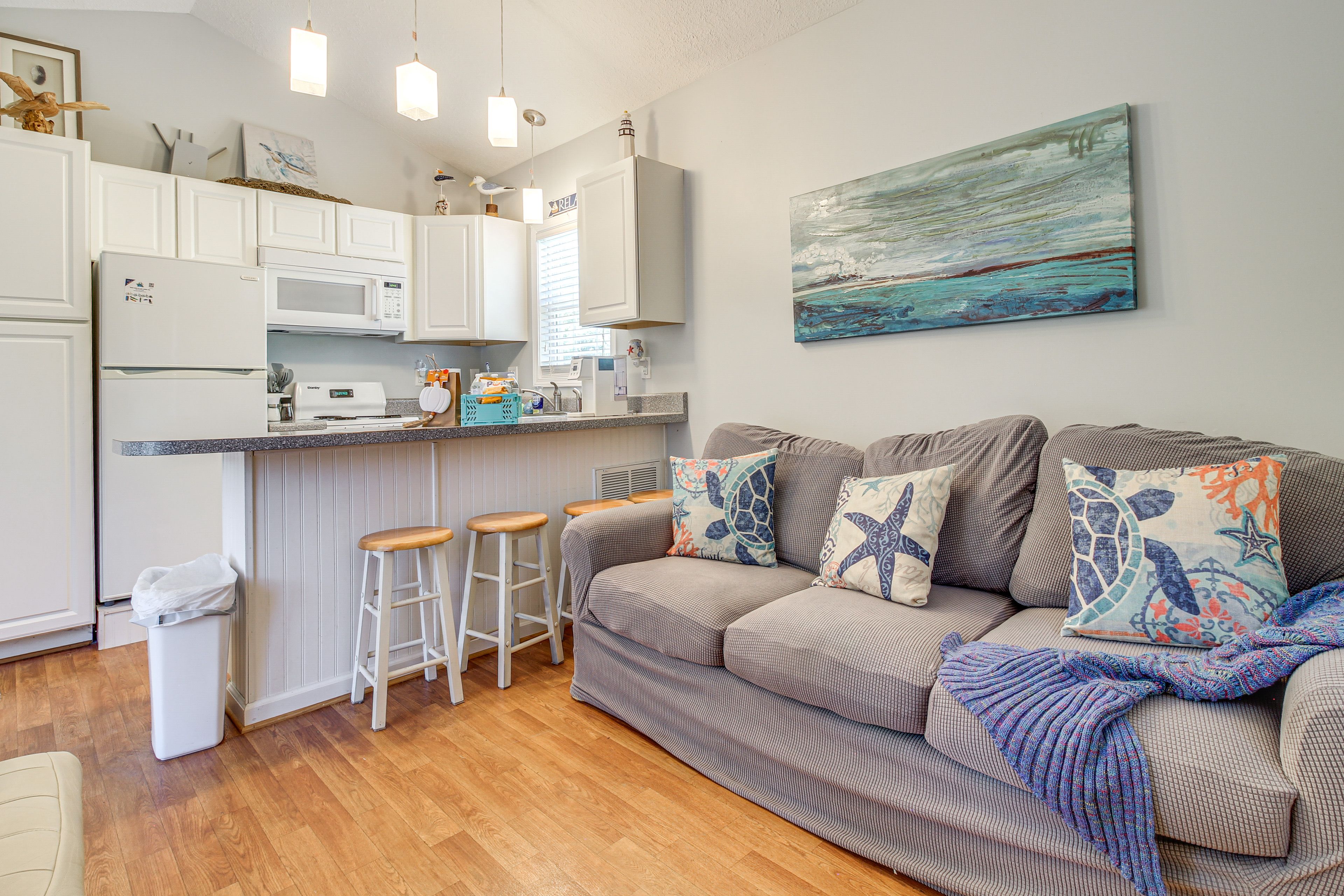 Hampstead Vacation Rental | 2BR | 1BA | Steps Required | 399 Sq Ft