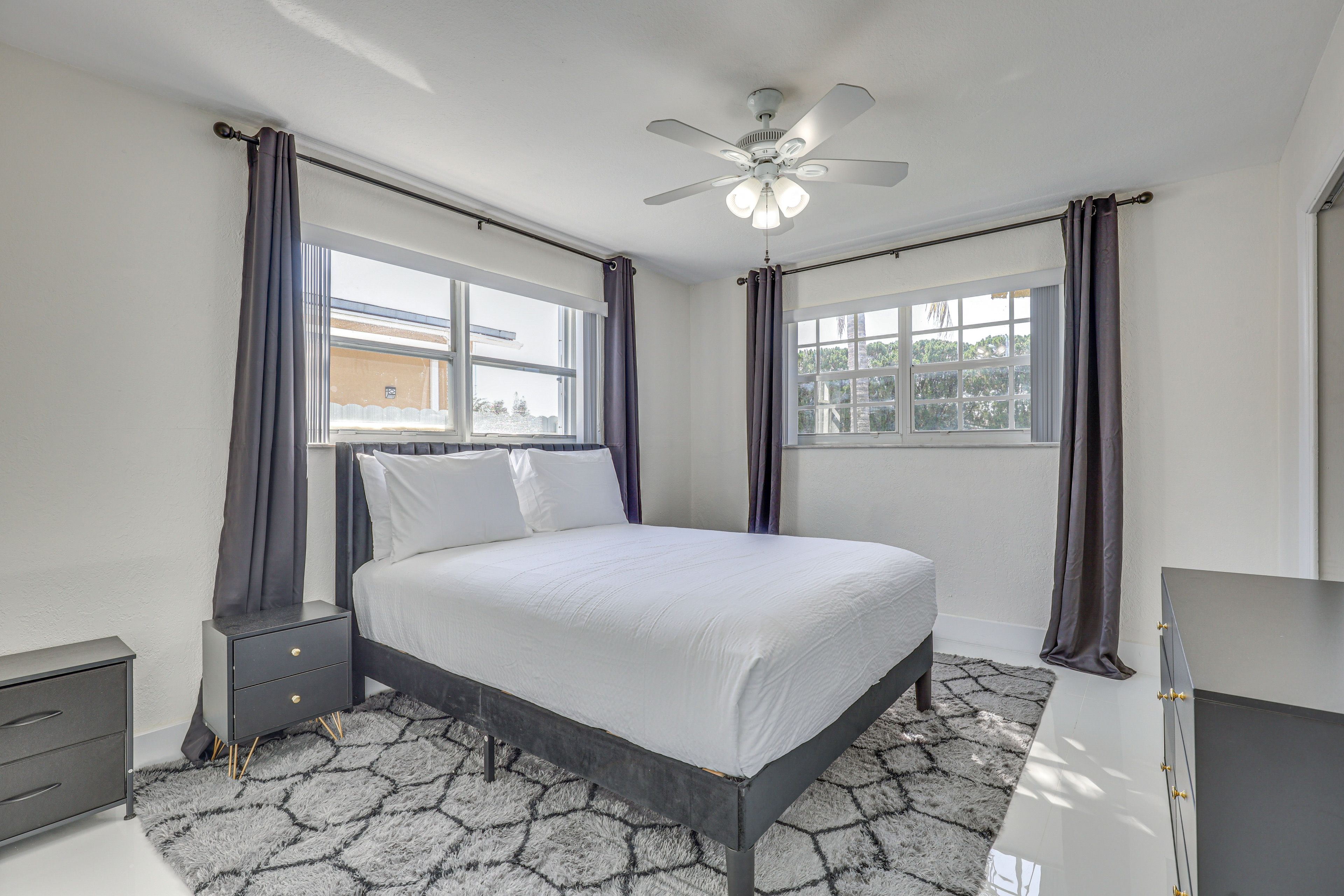 Bedroom 2 | Queen Bed