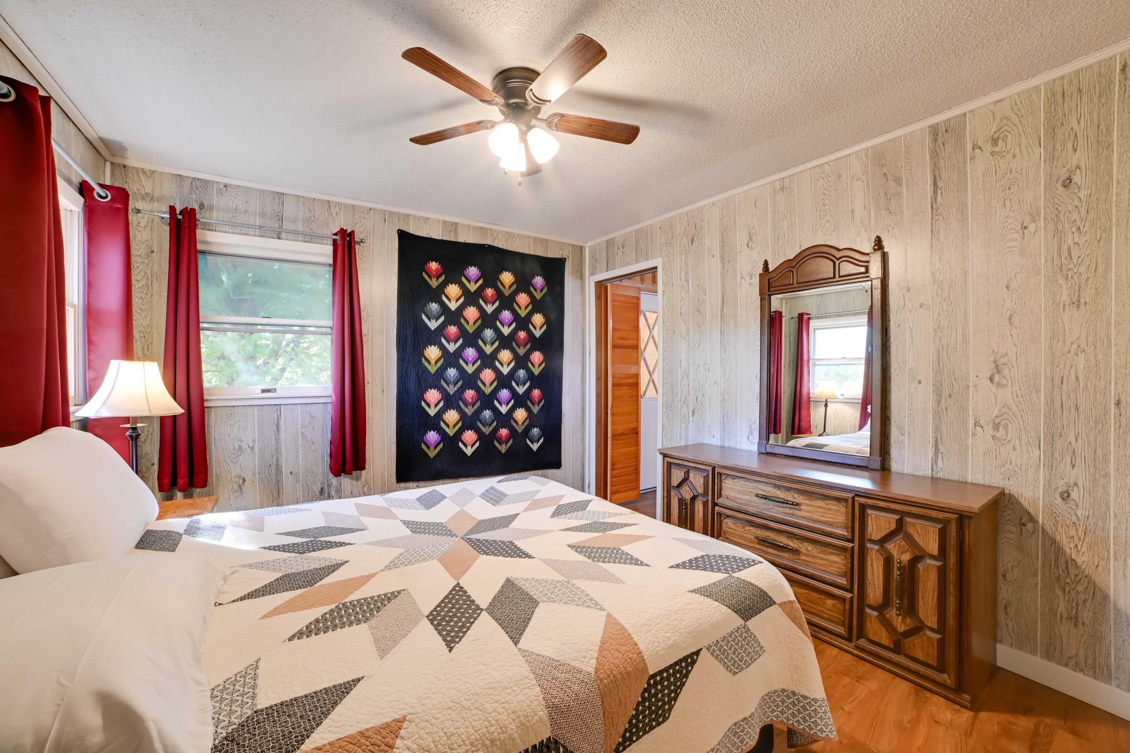 Bedroom 2 | Queen Bed