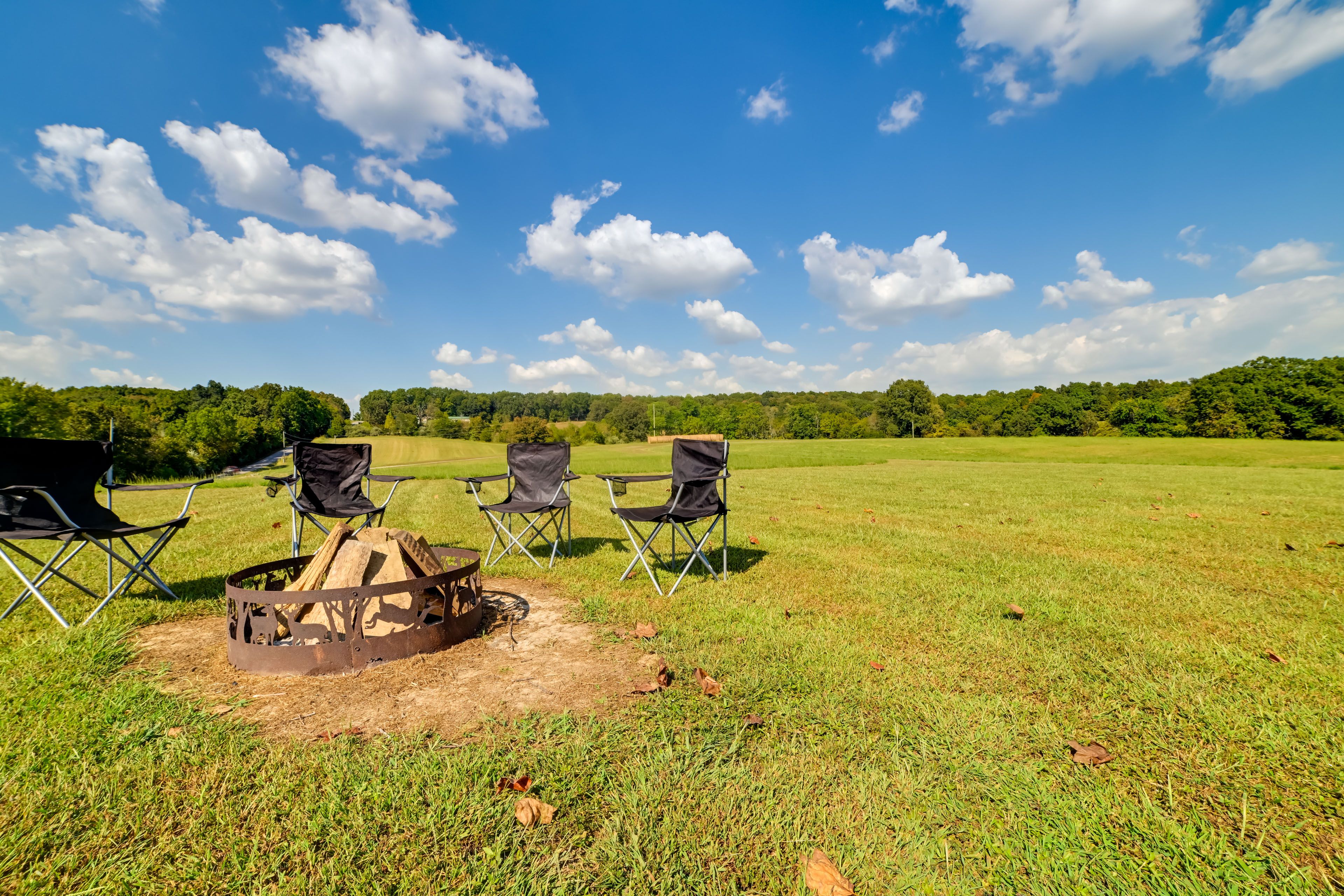 Elizabethtown Vacation Rental | 3BR | 2BA | 2,000 Sq Ft | 3 Steps to Enter