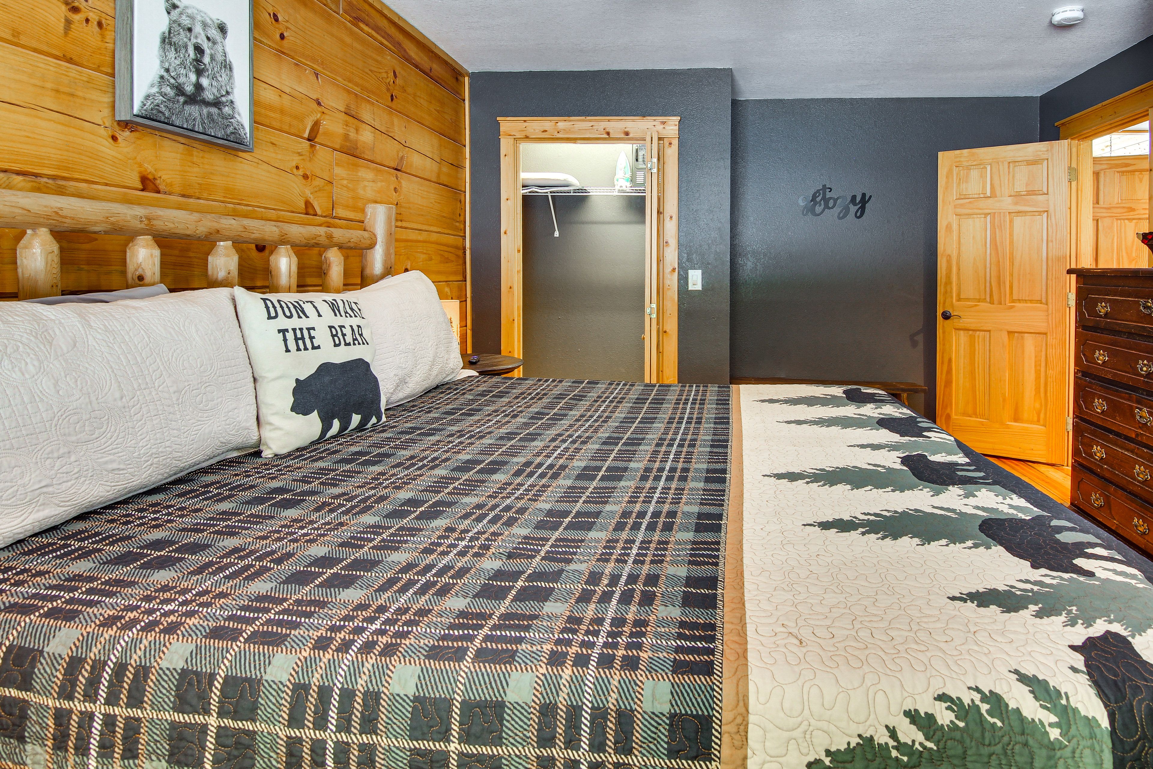 Bedroom 1 | King Bed | Main Floor