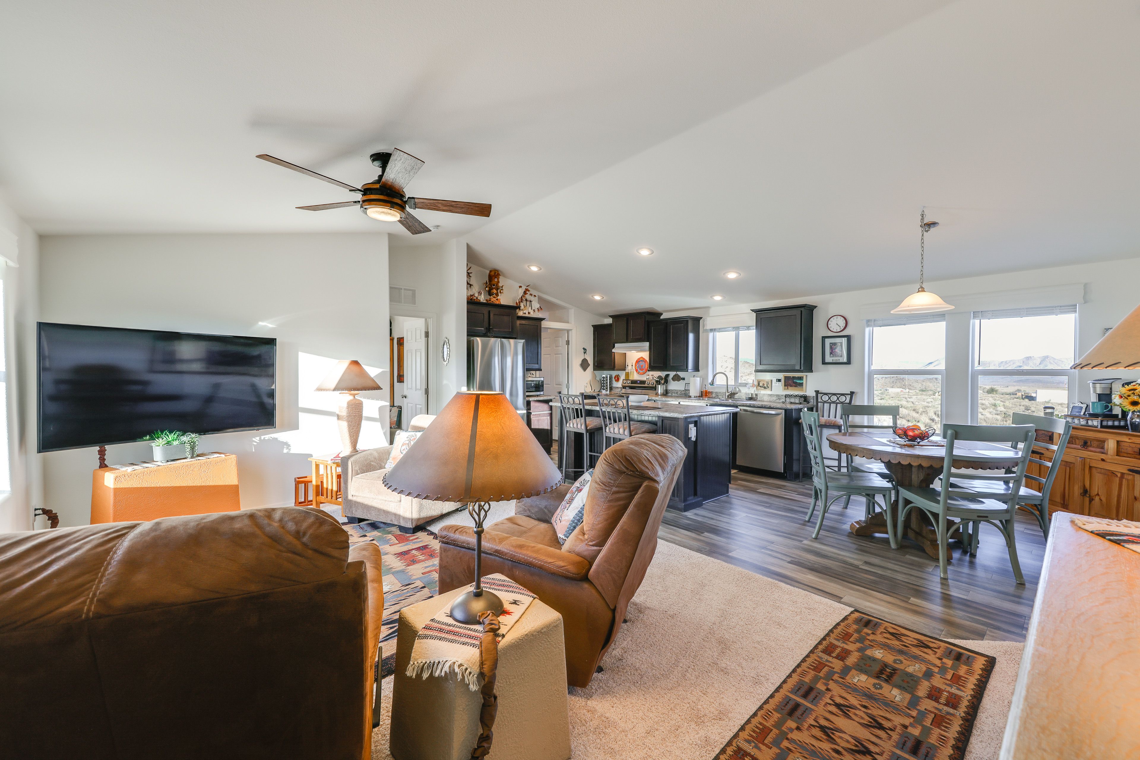 Living Room | Free WiFi | Smart TV | Central A/C