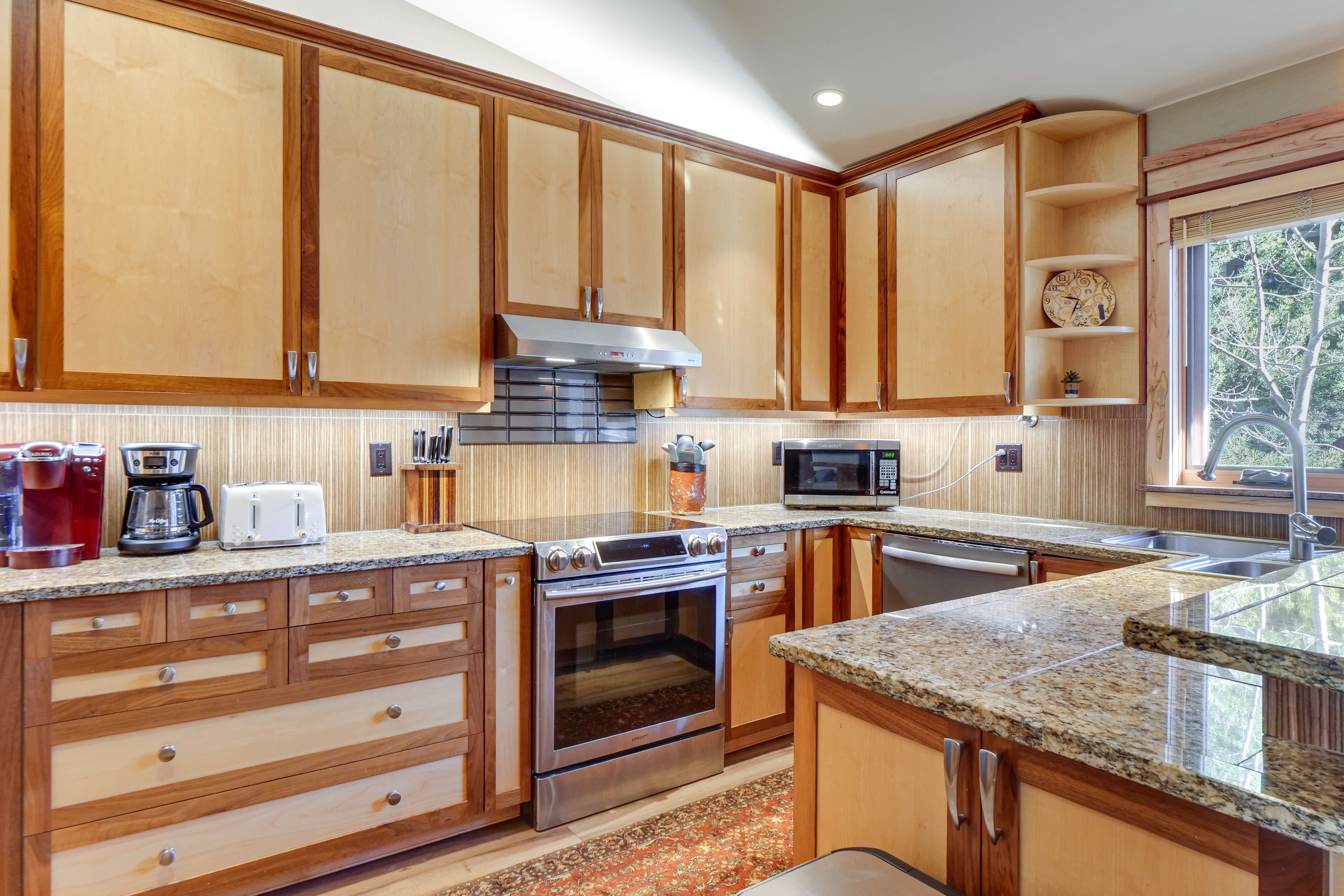 Kitchen | Dishwasher | Toaster | 1st Floor