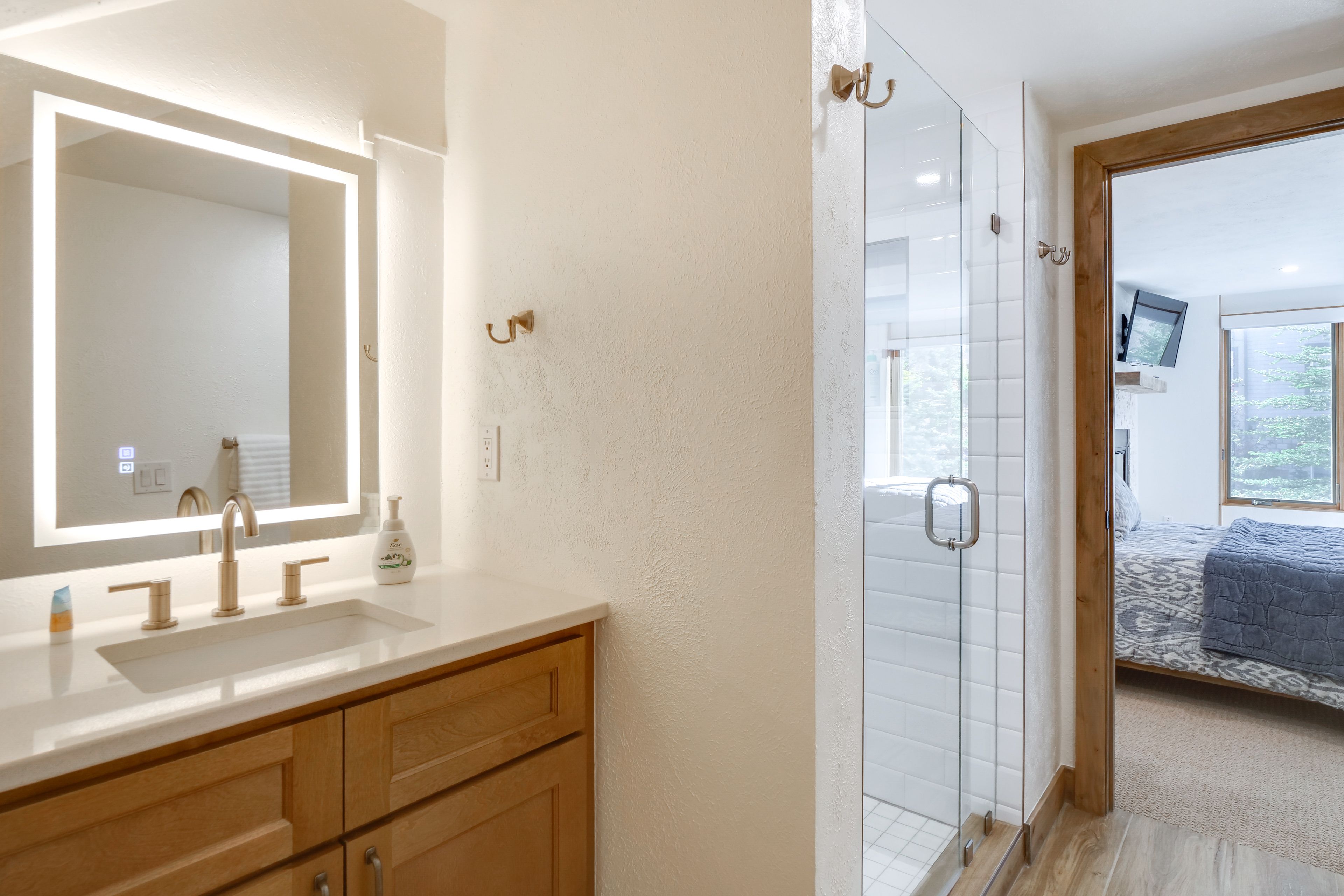 En-Suite Bathroom | 2nd Floor